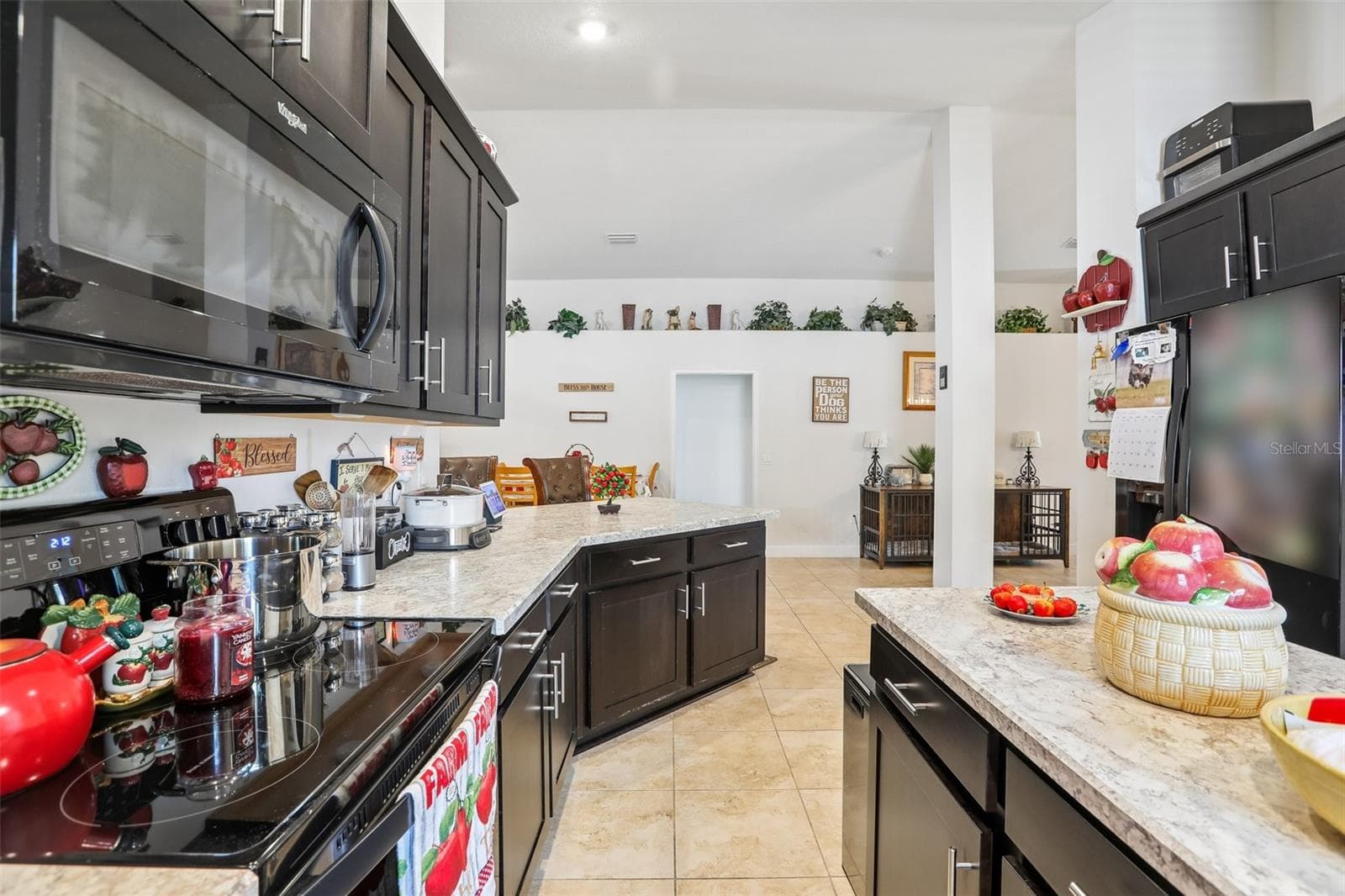 Reverse view into the kitchen area - 16214 VINE CLIFF AVE, HUDSON