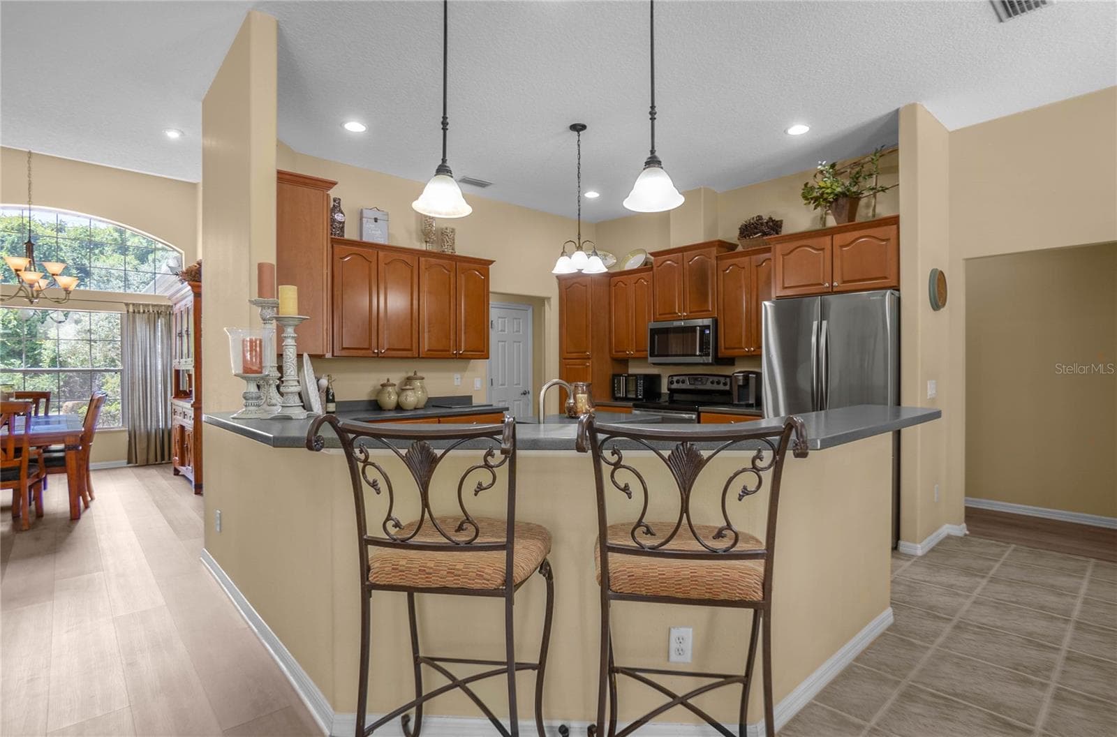 Kitchen Breakfast Bar - 9807 E LAKE TAHOE DR, INVERNESS