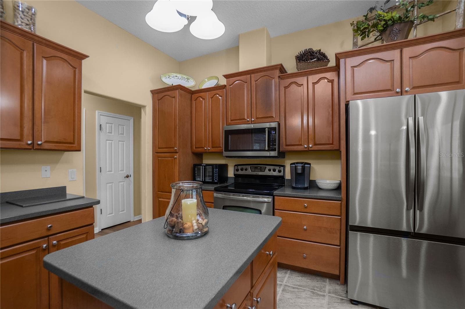 Kitchen - 9807 E LAKE TAHOE DR, INVERNESS
