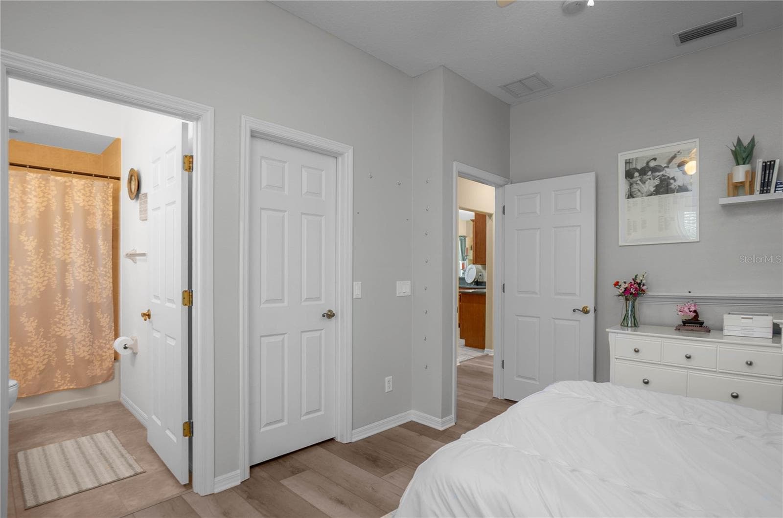 Guest Room + Ensuite - 1 - 9807 E LAKE TAHOE DR, INVERNESS