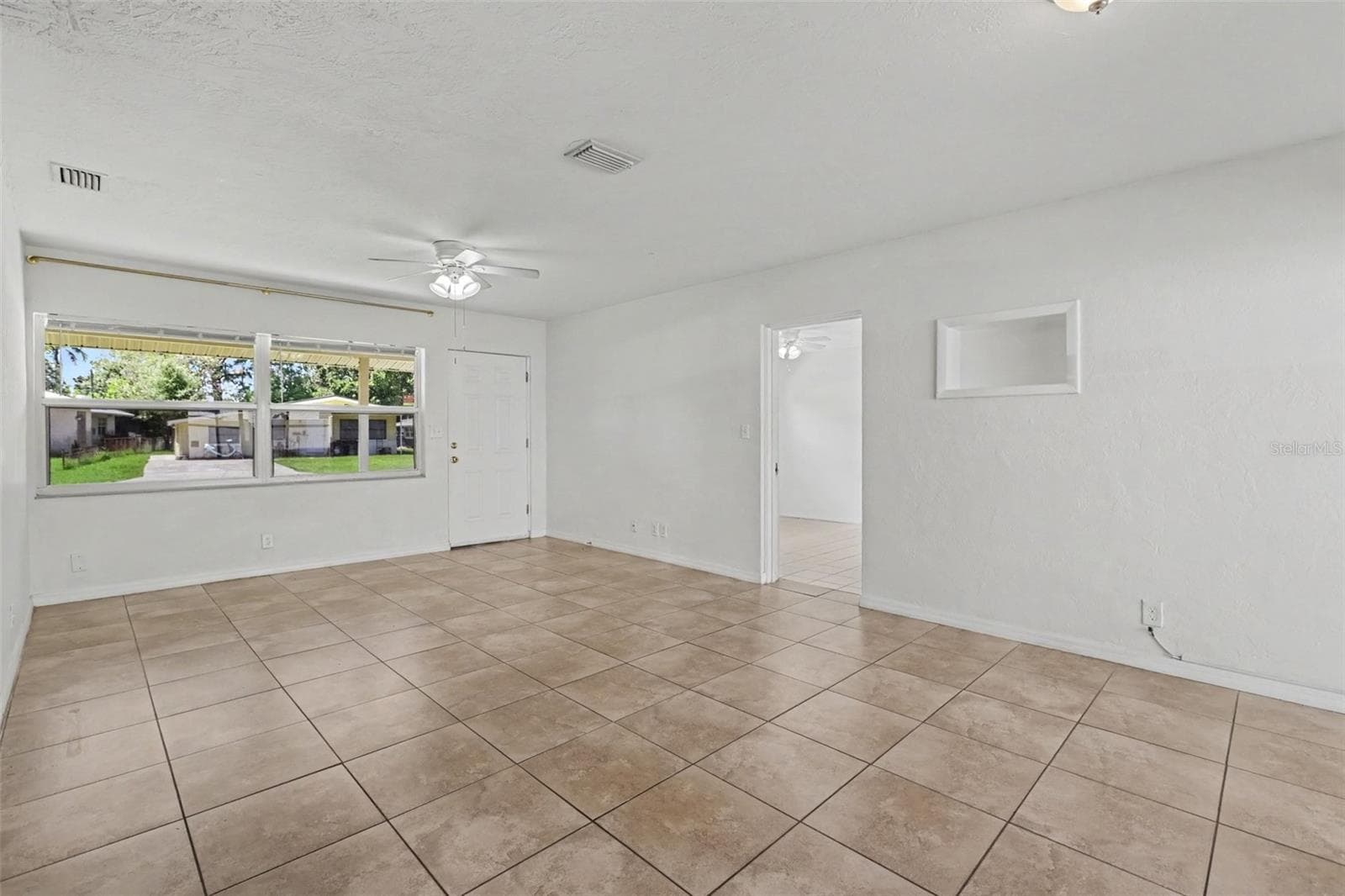 Single Family Residence at 5585 ATLANTIC AVE N, ST PETERSBURG, photo 4 of 22
