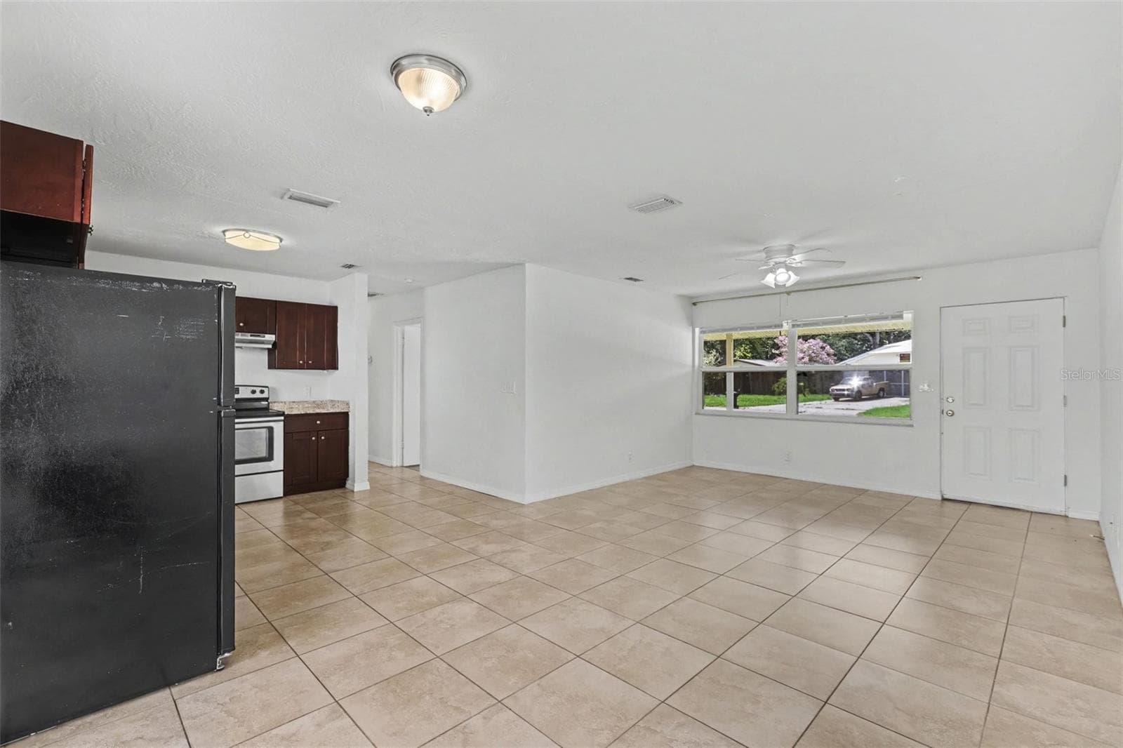 Single Family Residence at 5585 ATLANTIC AVE N, ST PETERSBURG, photo 6 of 22