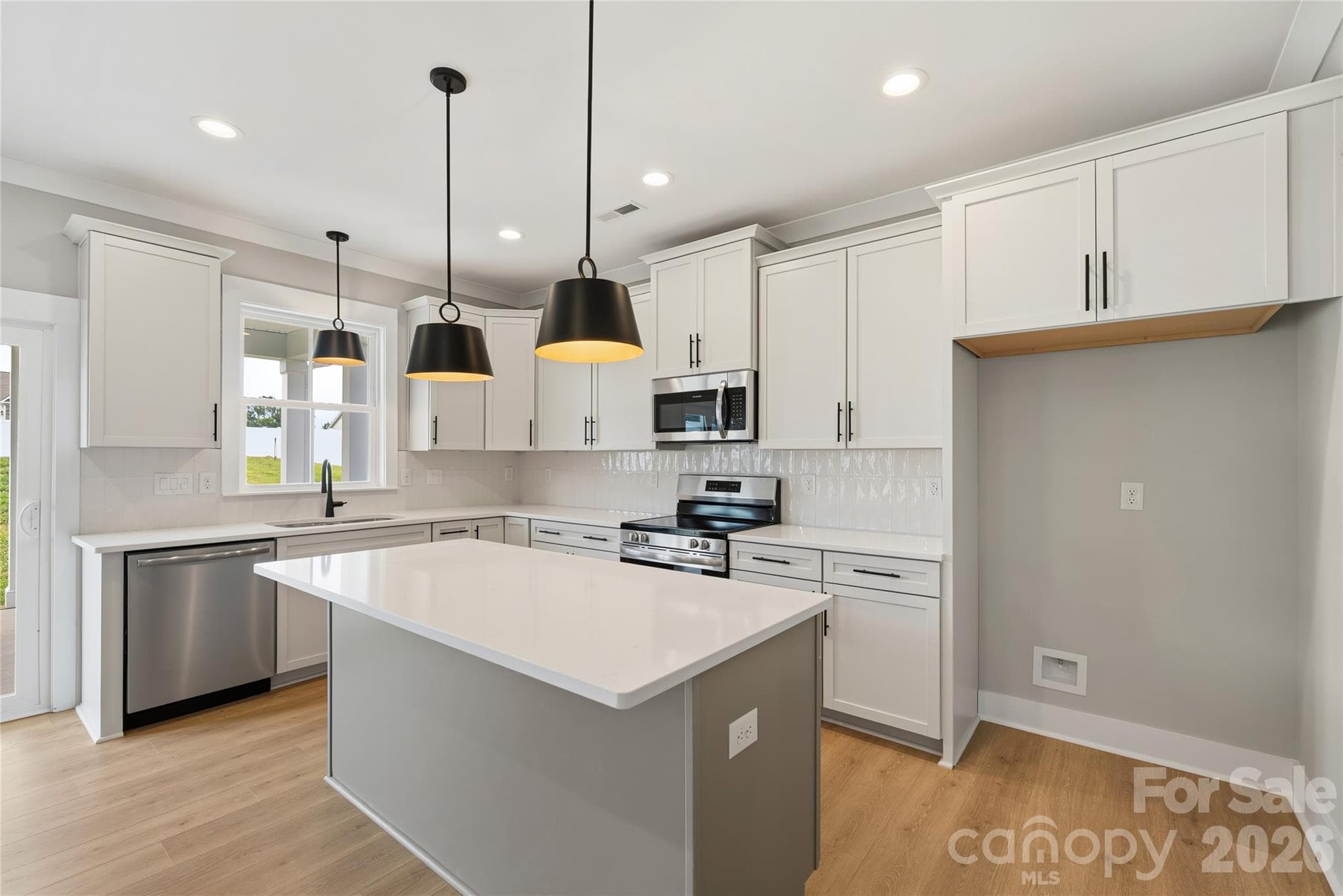 Single Family Residence at 11591 Valley Oaks Lane, Stanfield, photo 12 of 44