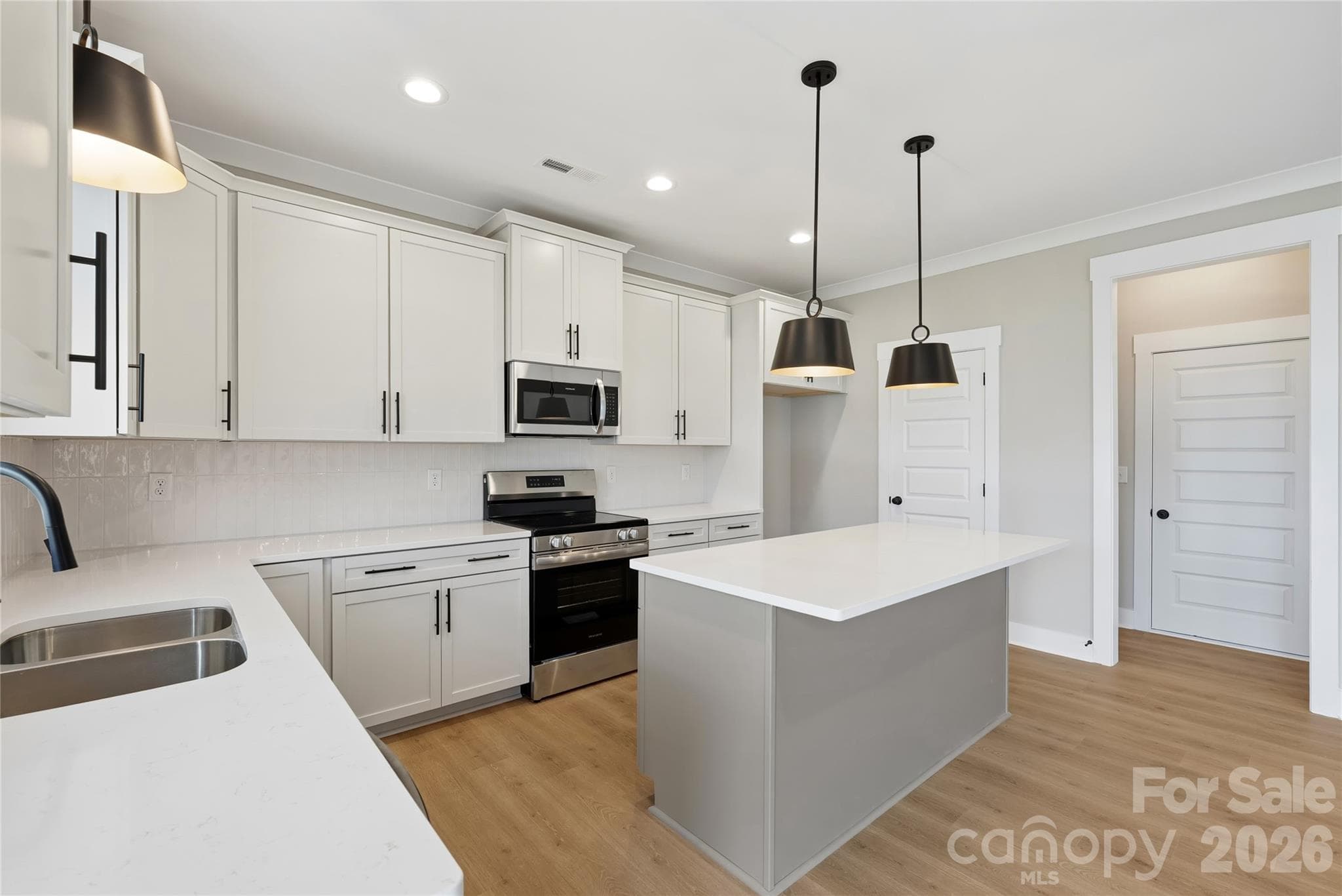 Single Family Residence at 11591 Valley Oaks Lane, Stanfield, photo 14 of 44