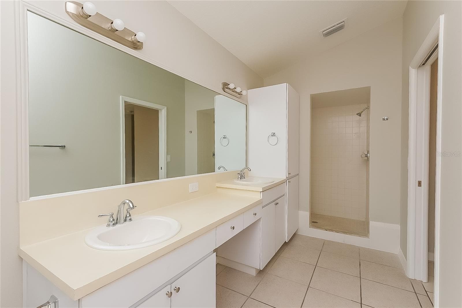 Single Family Residence at 1723 WESTERLY DR, BRANDON, photo 13 of 15