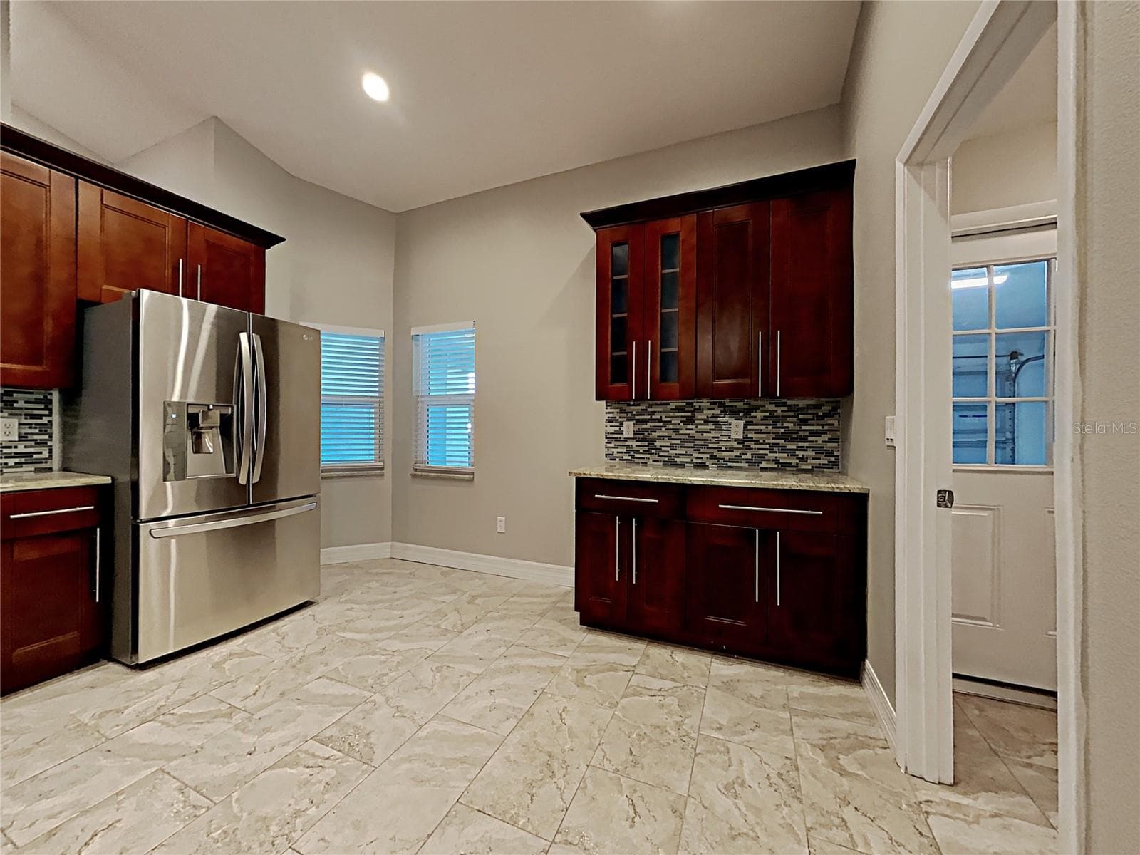 Single Family Residence at 1237 BARMERE LN, BRANDON, photo 4 of 21