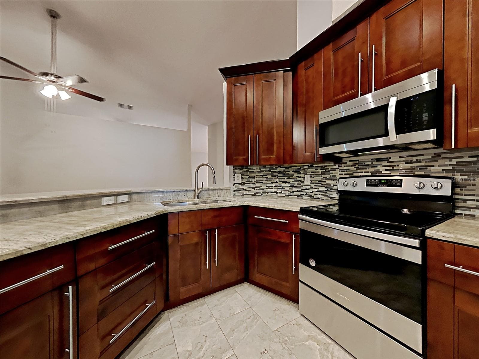 Single Family Residence at 1237 BARMERE LN, BRANDON, photo 5 of 21