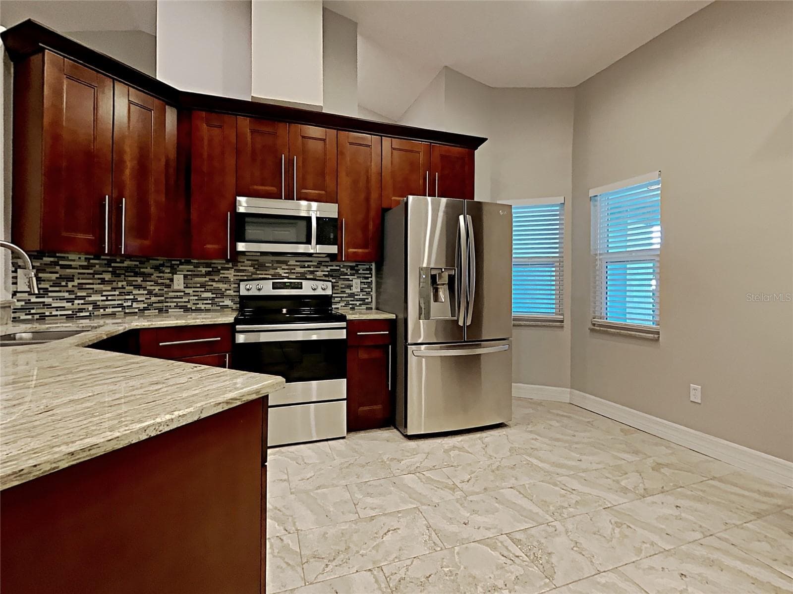 Single Family Residence at 1237 BARMERE LN, BRANDON, photo 13 of 21
