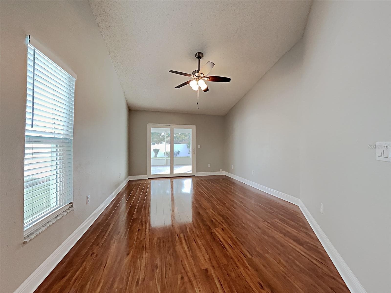 Single Family Residence at 1237 BARMERE LN, BRANDON, photo 14 of 21