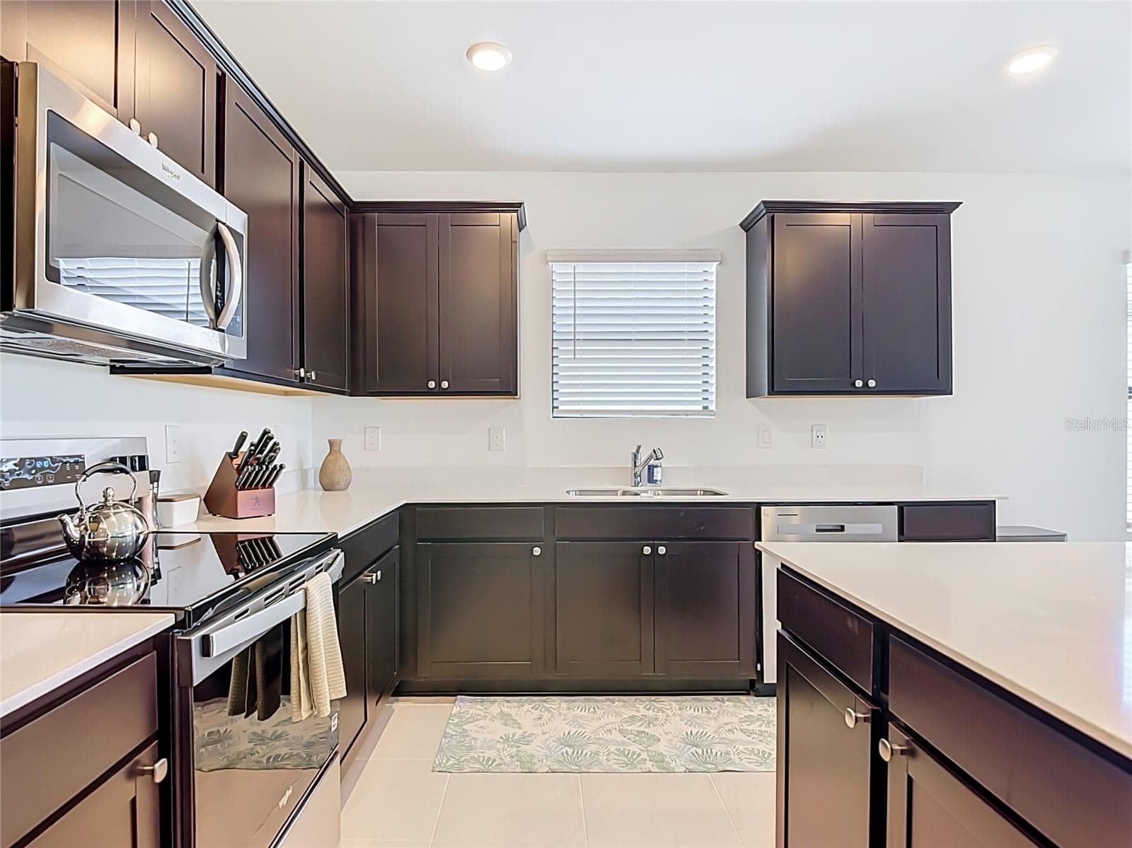 Single Family Residence at 1211 CALOOSA COVE DR, LABELLE, photo 6 of 72