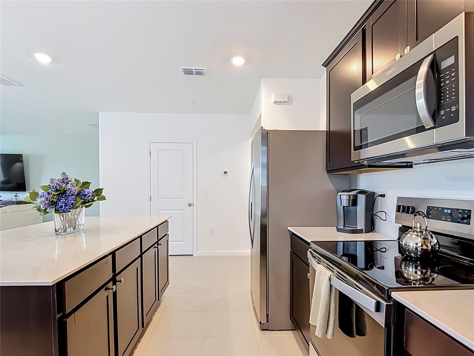Single Family Residence at 1211 CALOOSA COVE DR, LABELLE, photo 8 of 72