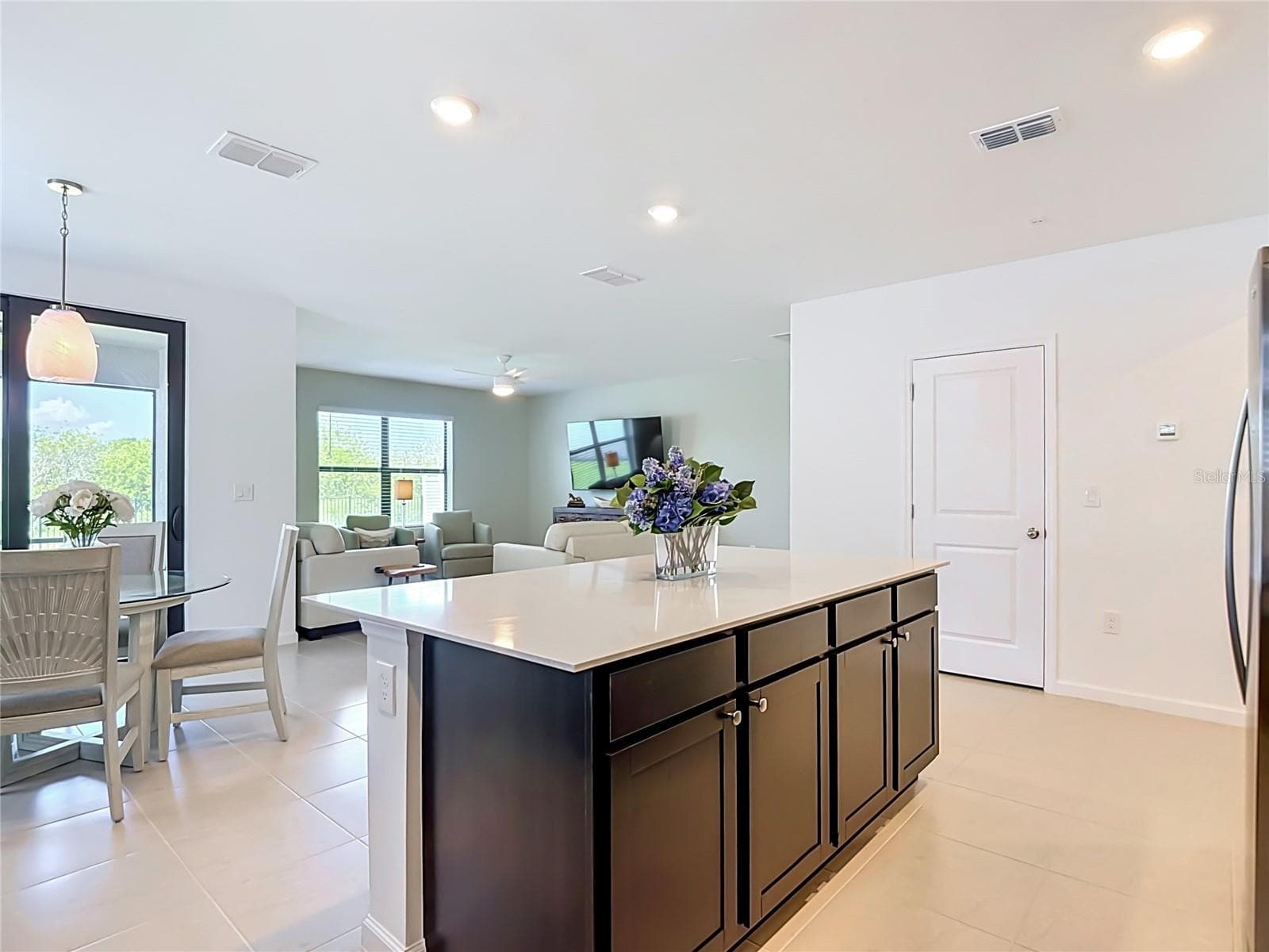 Single Family Residence at 1211 CALOOSA COVE DR, LABELLE, photo 9 of 72