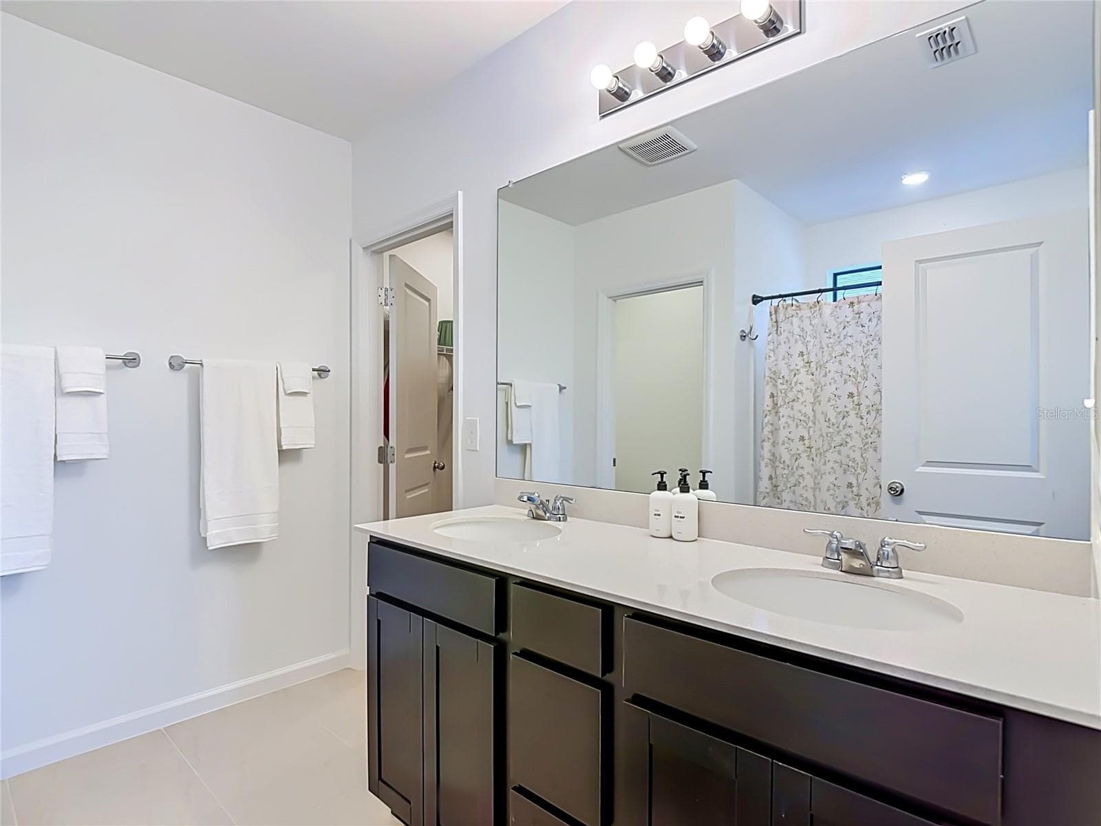 Single Family Residence at 1211 CALOOSA COVE DR, LABELLE, photo 24 of 72