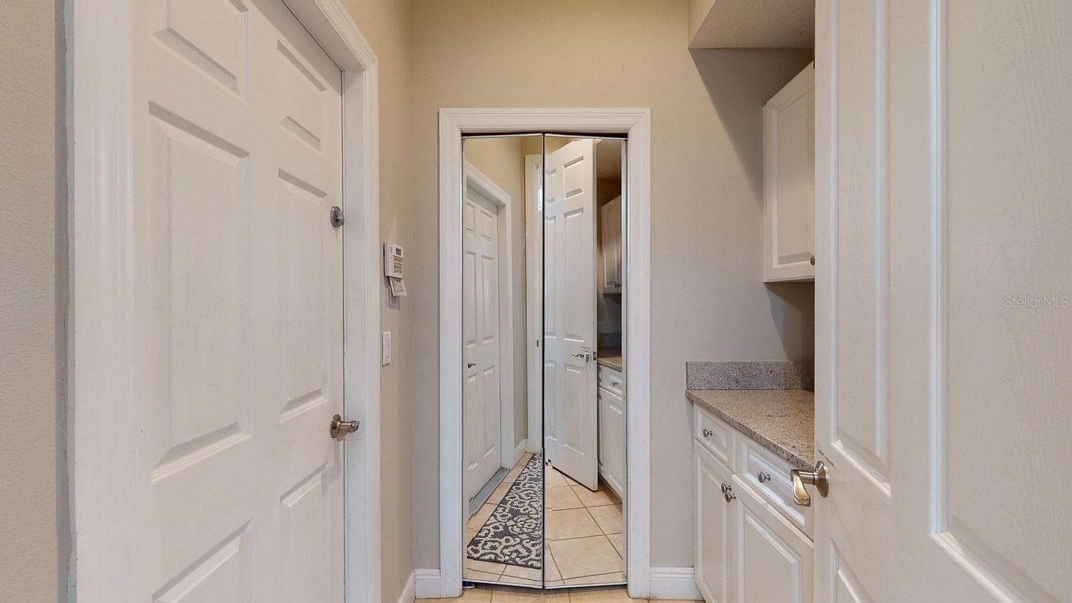 Mud Room Off the Garage - 116 S HESPERIDES ST, TAMPA