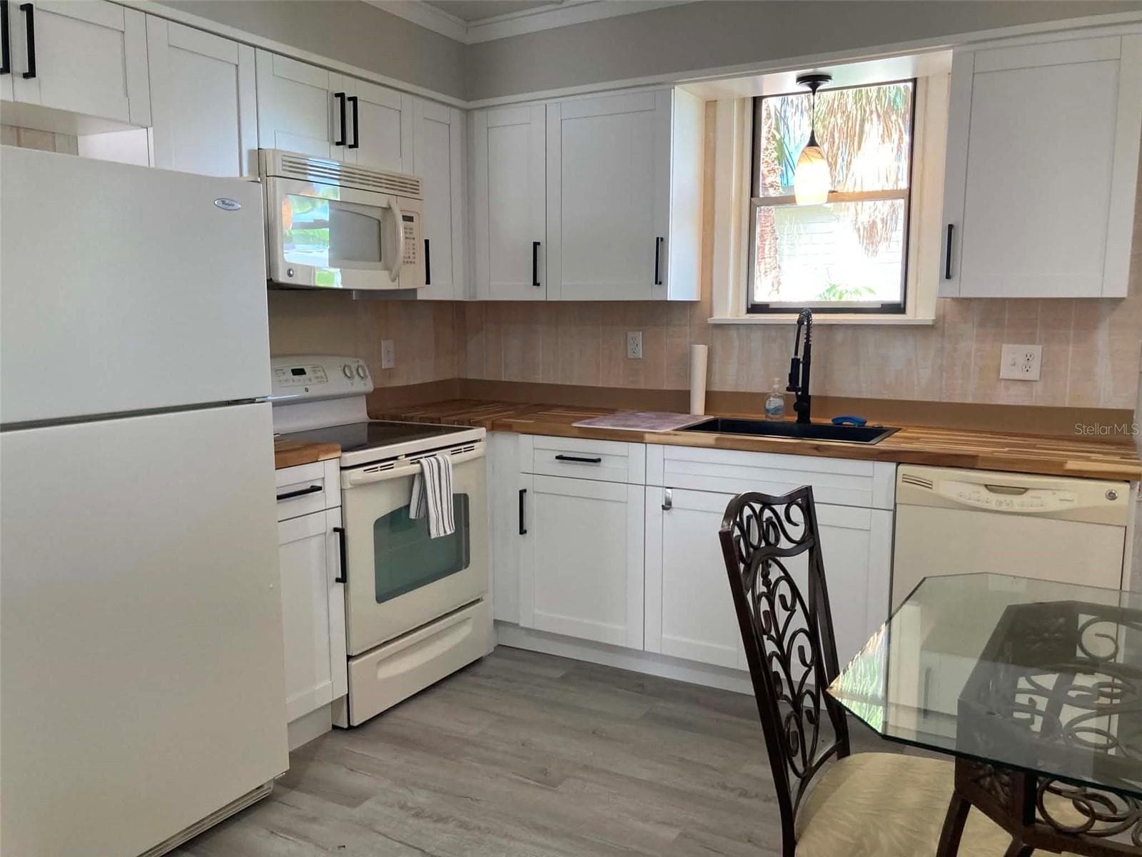 Half Duplex at 31 W OAKWOOD ST #2, TARPON SPRINGS, photo 2 of 19
