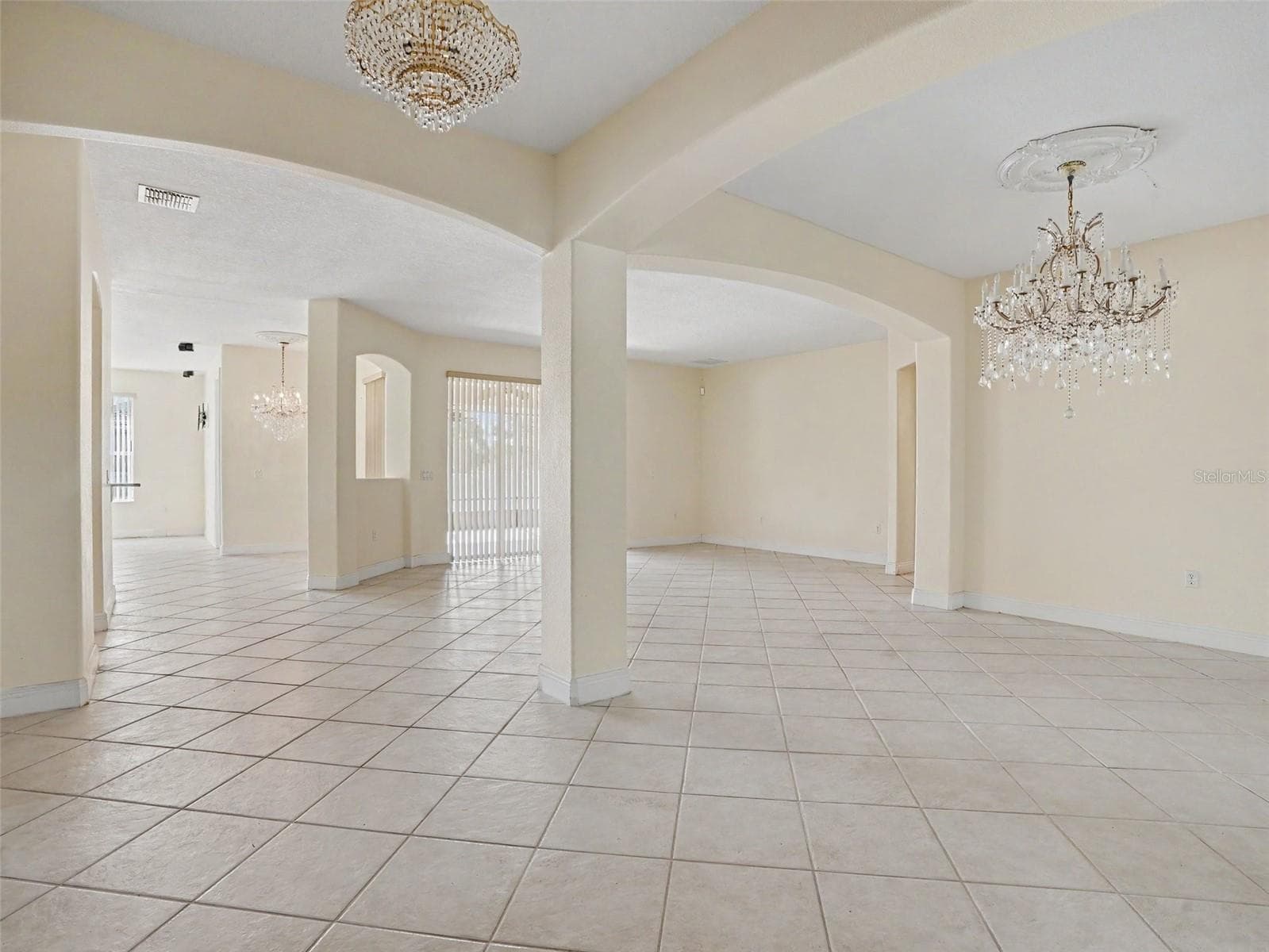Single Family Residence at 1711 WINDWARD OAKS CT, KISSIMMEE, photo 5 of 33