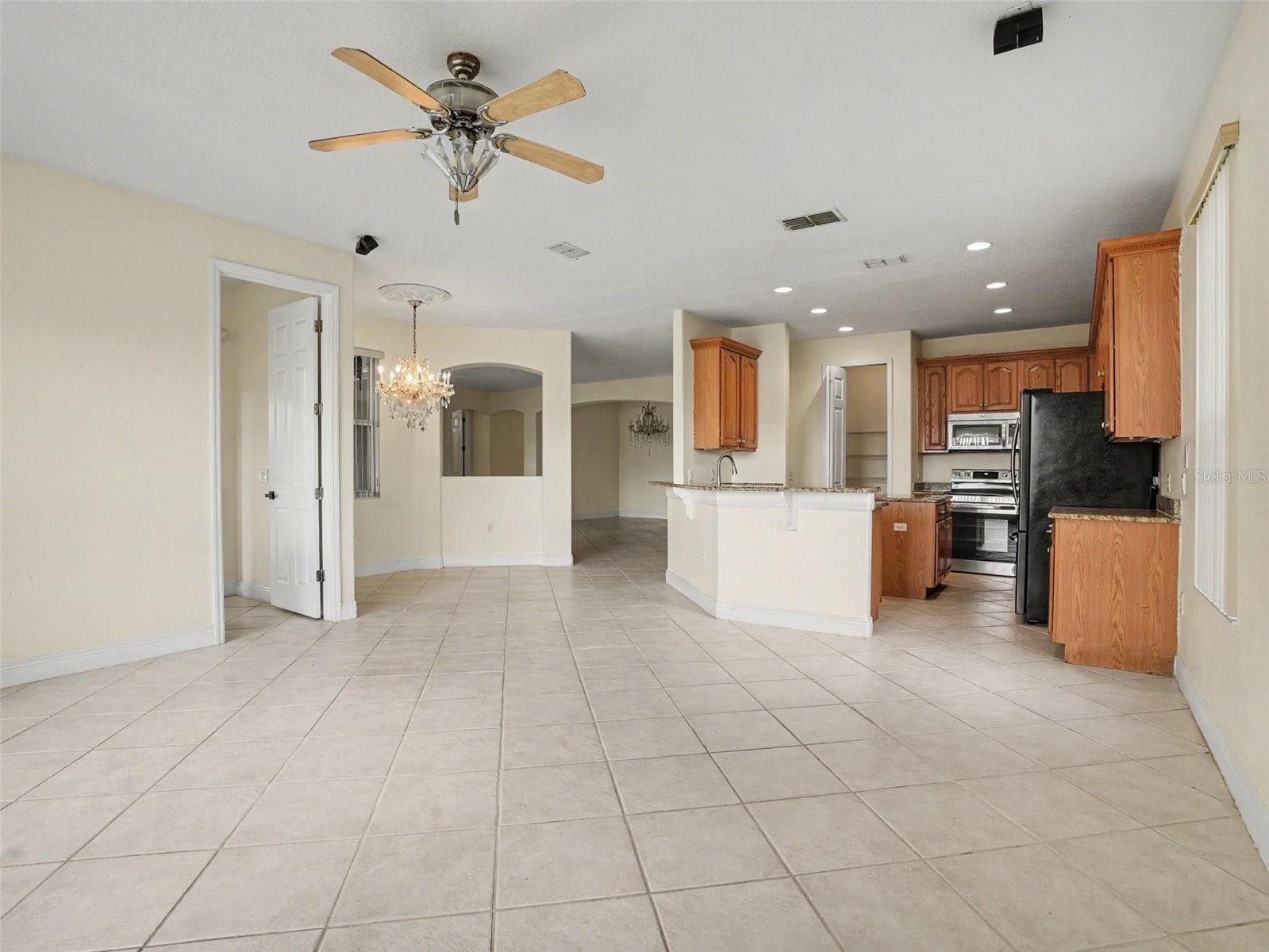 Single Family Residence at 1711 WINDWARD OAKS CT, KISSIMMEE, photo 9 of 33