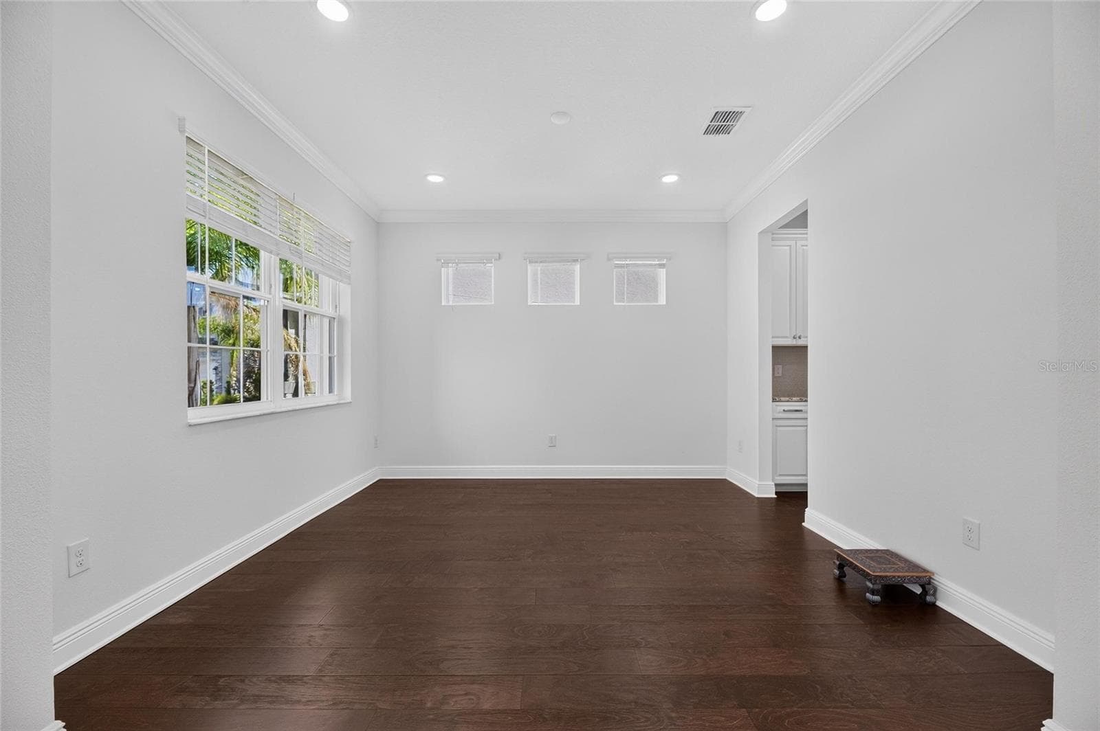 Single Family Residence at 10845 SUNDRIFT DR, TAMPA, photo 5 of 89