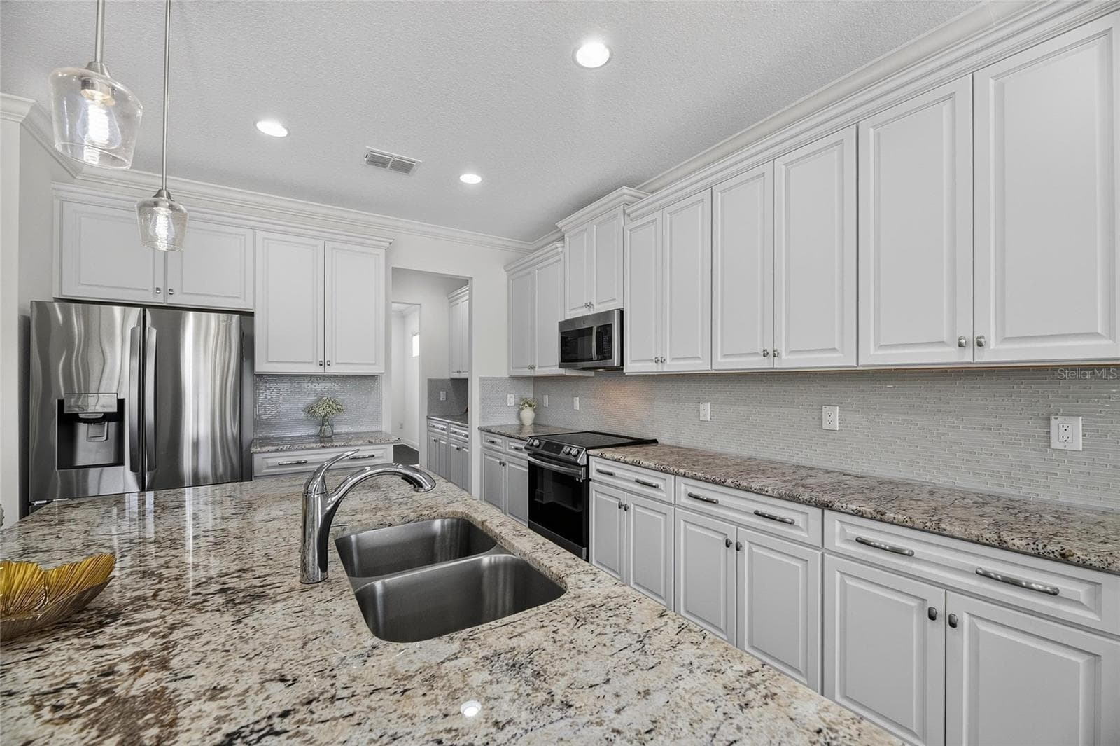 Single Family Residence at 10845 SUNDRIFT DR, TAMPA, photo 8 of 89