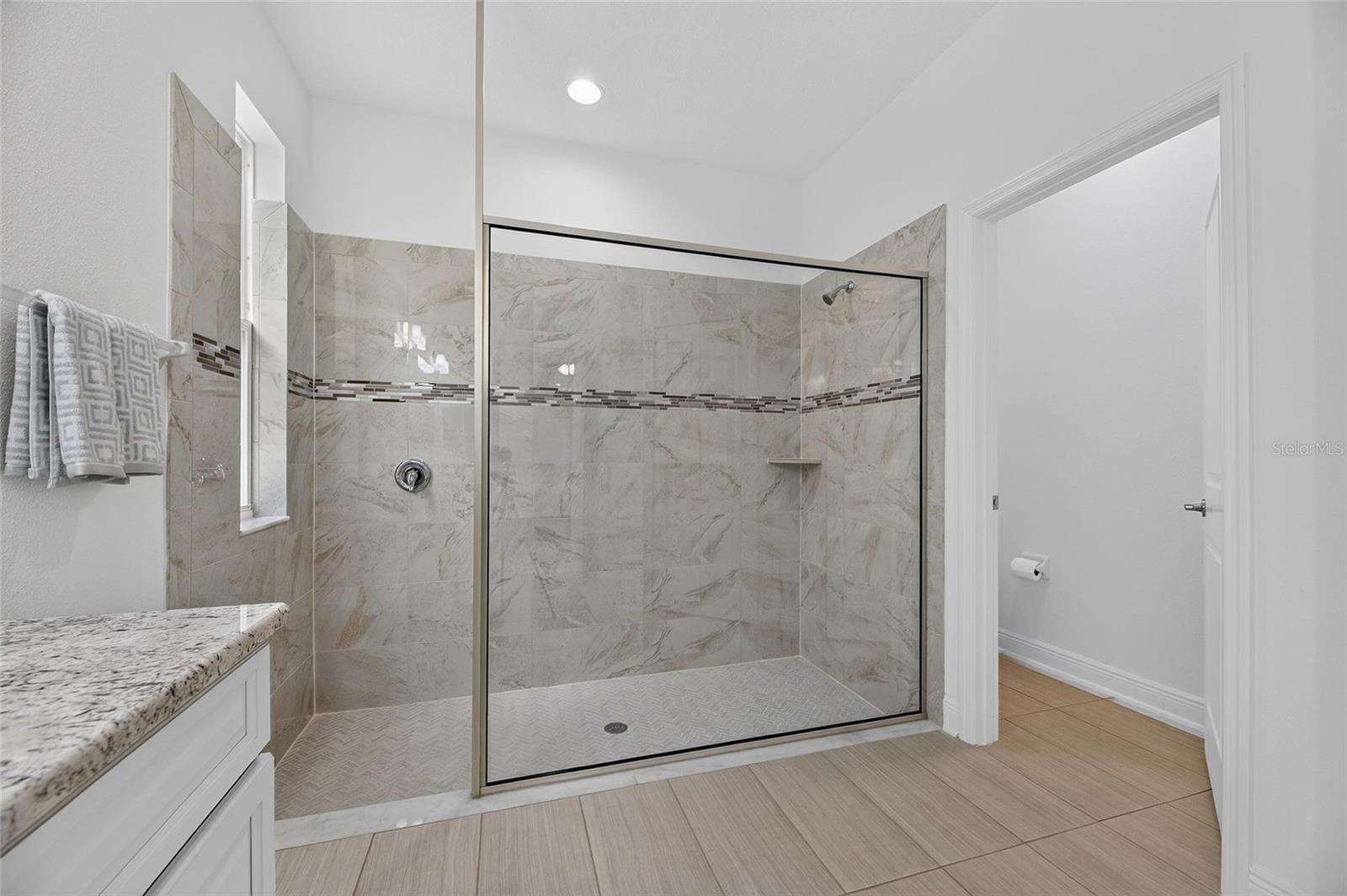 Single Family Residence at 10845 SUNDRIFT DR, TAMPA, photo 29 of 89