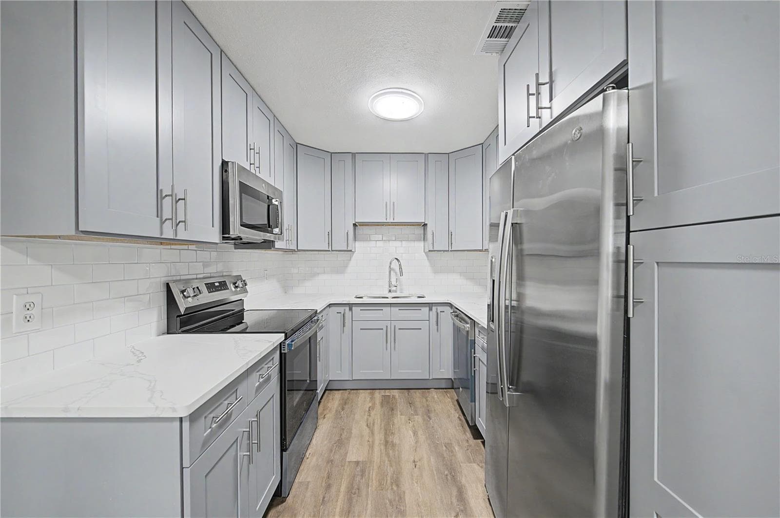 Gorgeous new kitchen, All New Appliances, Backsplash, Paint, Flooring and Light fixtures! - 810 E 120TH AVE, TAMPA