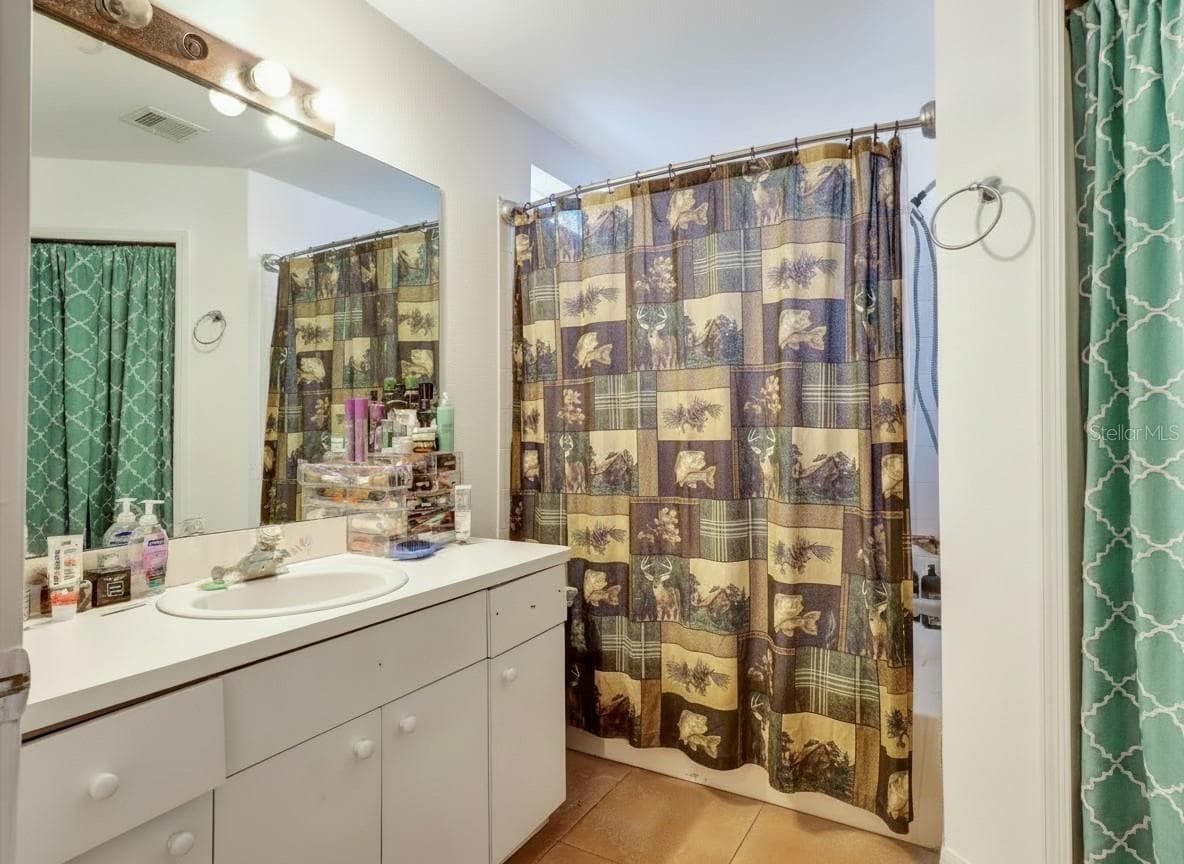 Single Family Residence at 22817 SAINT THOMAS CIR, LUTZ, photo 18 of 27