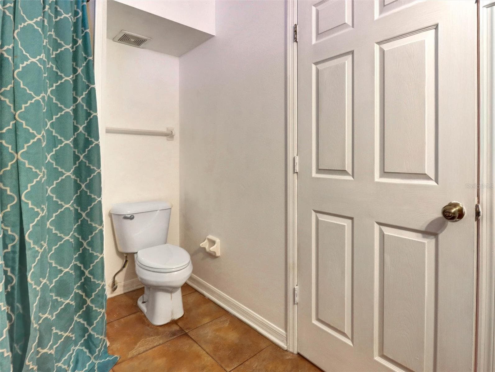 Single Family Residence at 22817 SAINT THOMAS CIR, LUTZ, photo 20 of 27