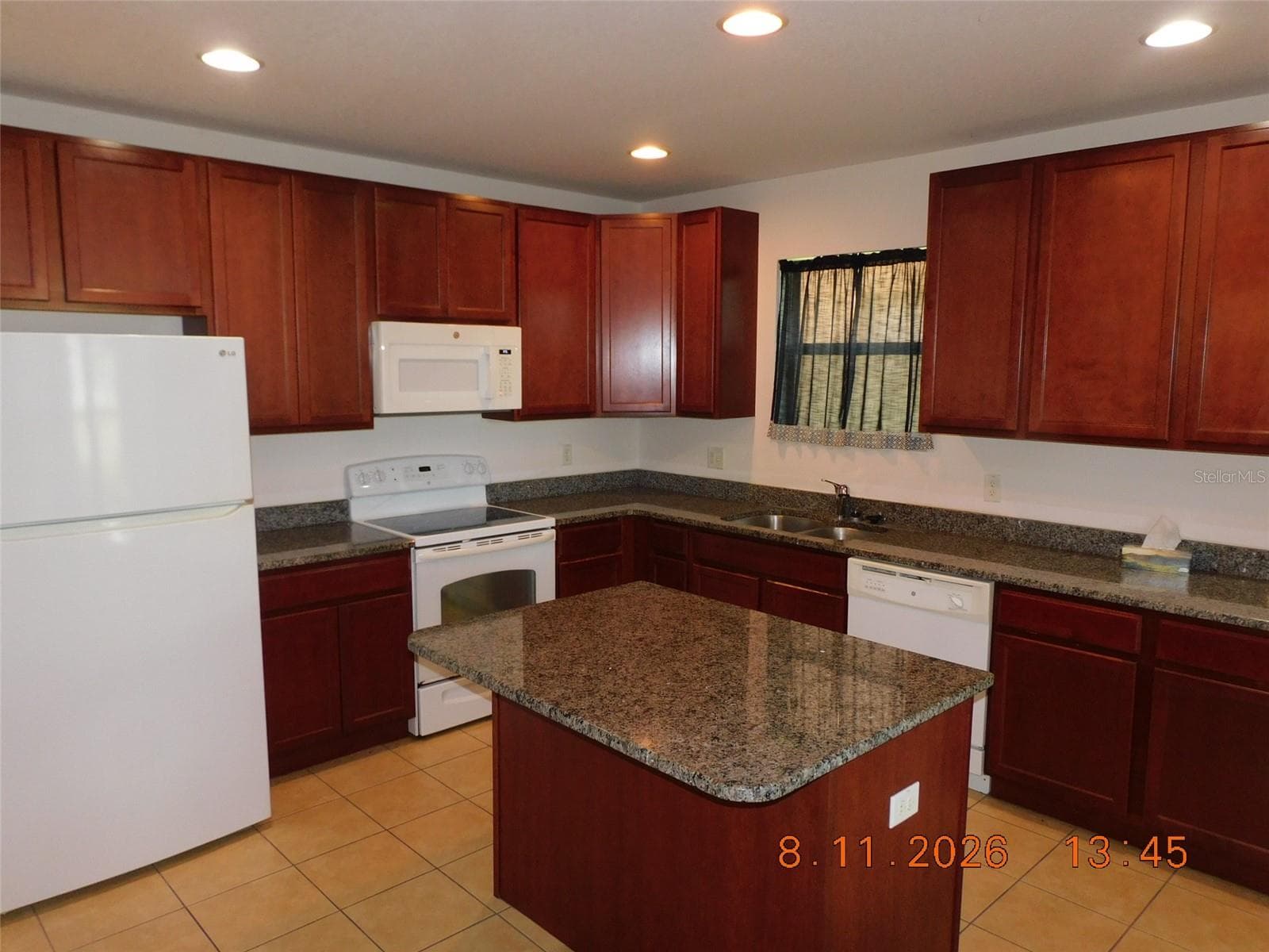 Single Family Residence at 2916 CASABELLA DR, KISSIMMEE, photo 9 of 15