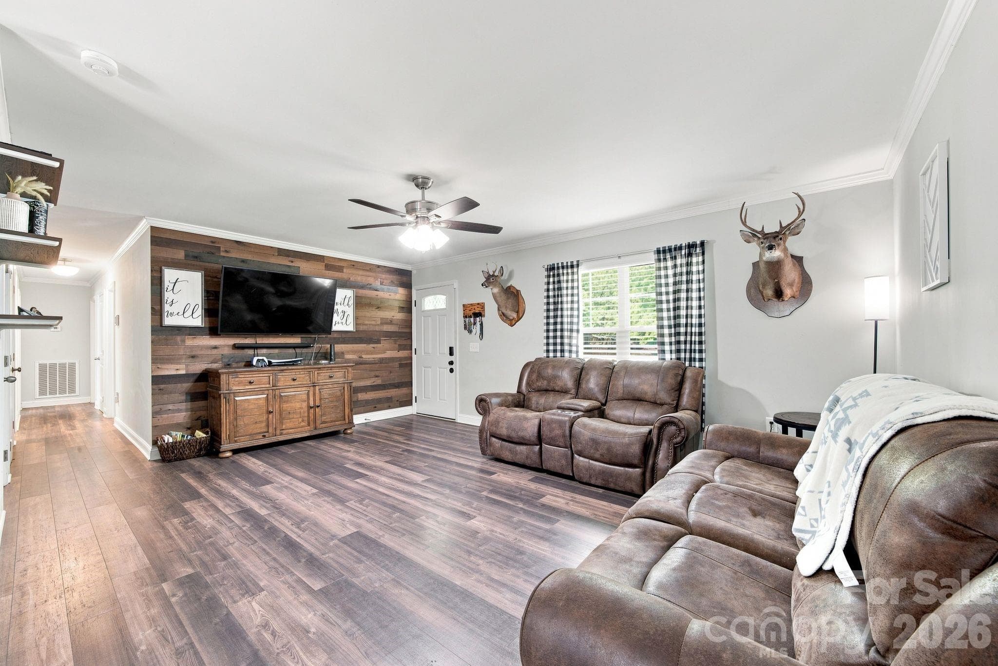 Single Family Residence at 1364 Stroupe Road, Lancaster, photo 7 of 30