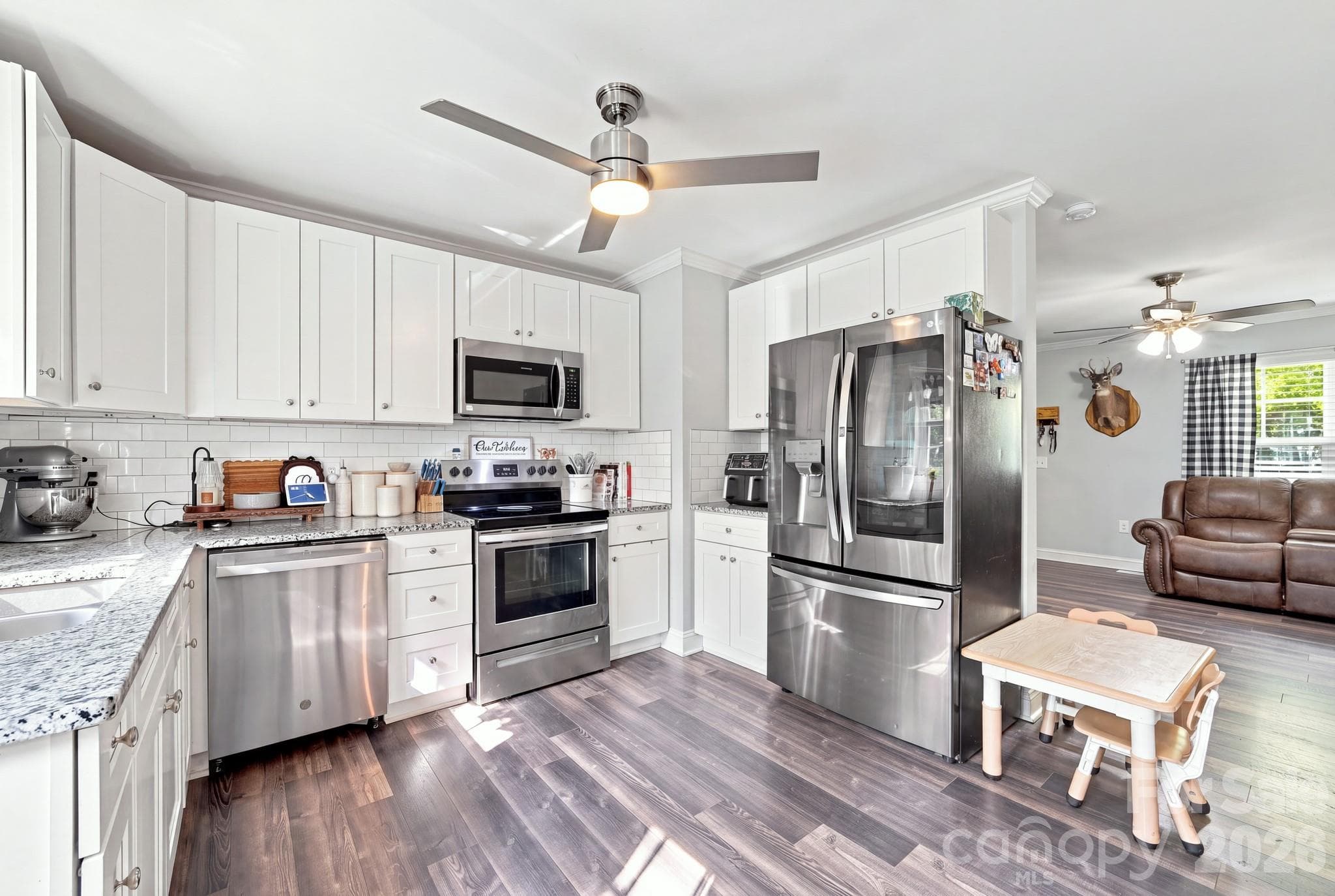 Single Family Residence at 1364 Stroupe Road, Lancaster, photo 12 of 30
