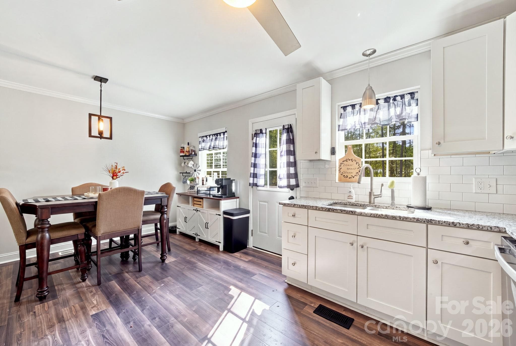 Single Family Residence at 1364 Stroupe Road, Lancaster, photo 13 of 30