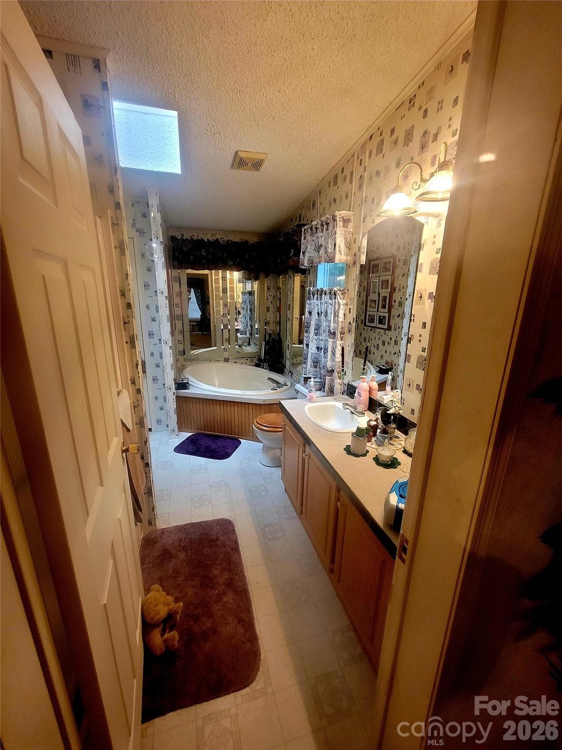 Ensuite primary full bathroom - 121 Sylvan Drive, Statesville