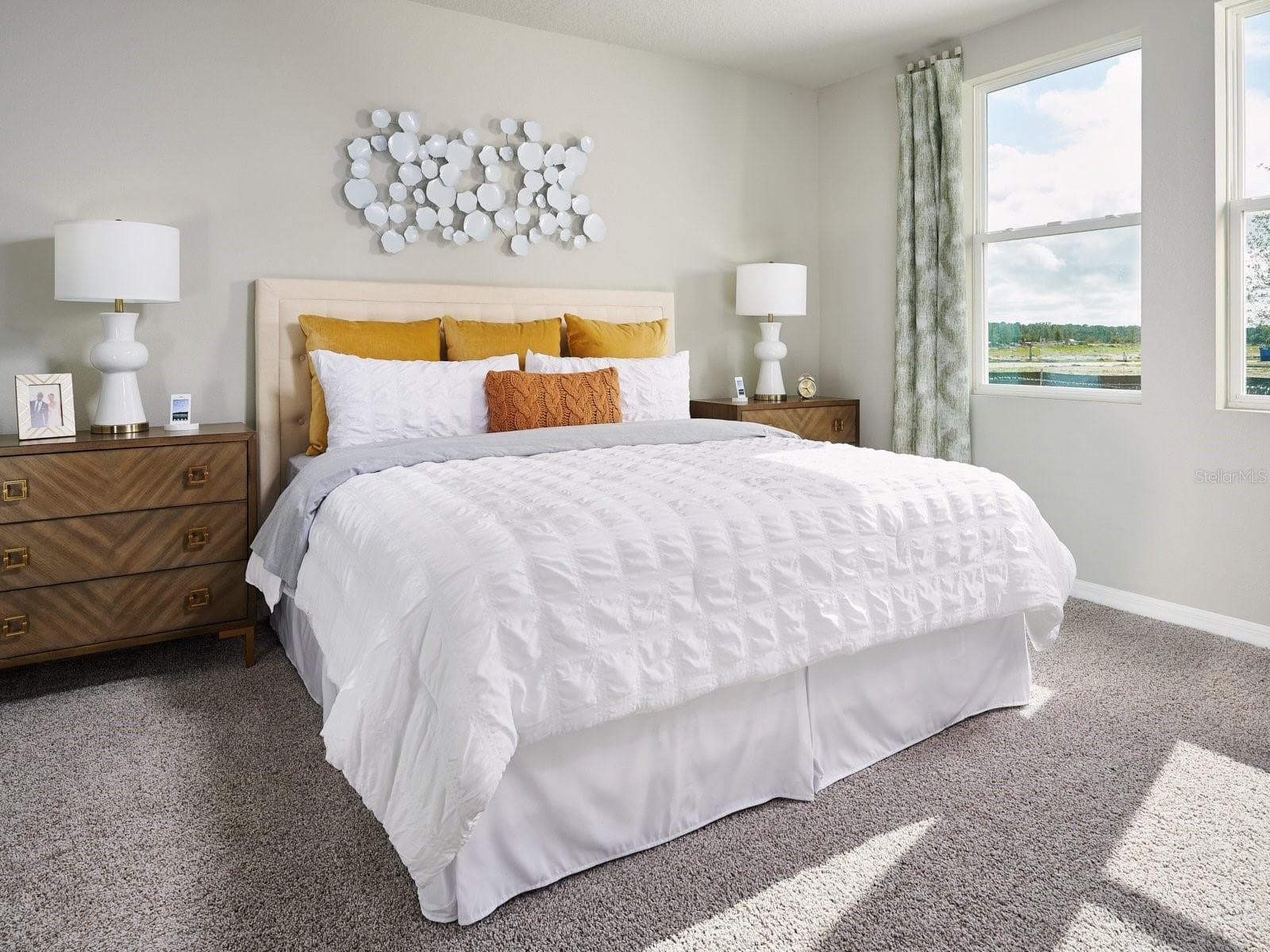 Photo is not of the actual home, but is an inspirational photo of builder’s model home and may depict options, furnishings, and/or decorator features that are not included. - 721 IMPALA RD, LAKE ALFRED