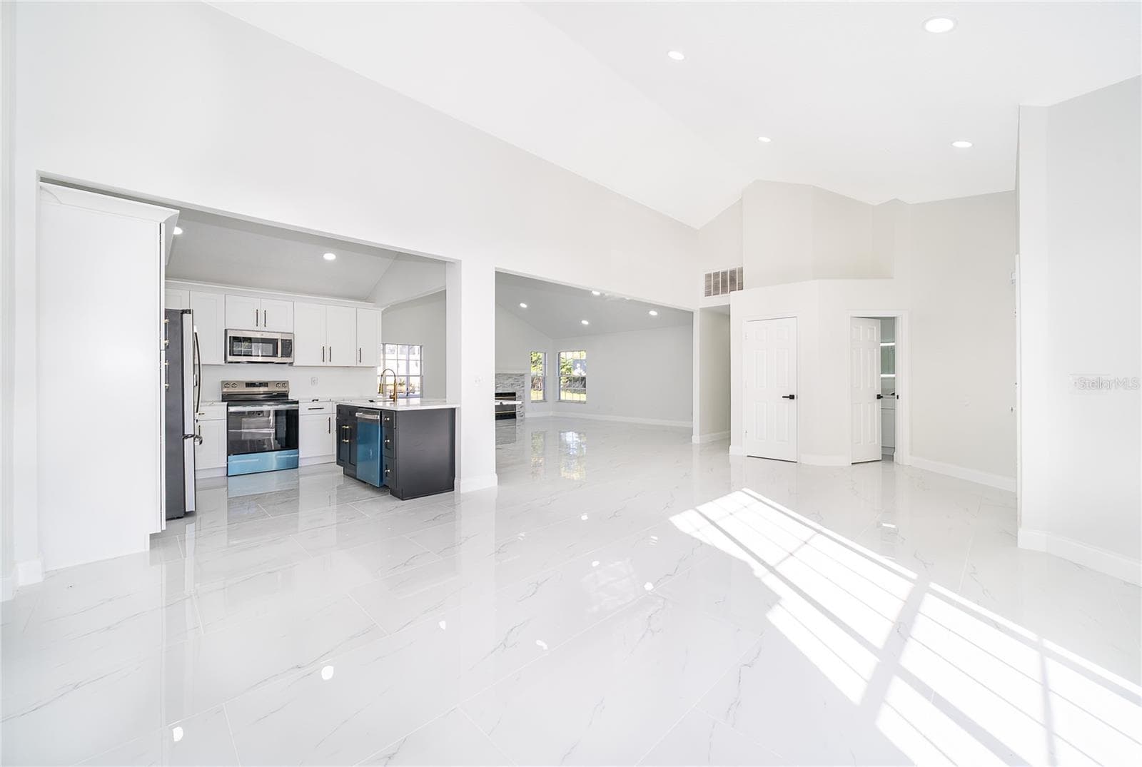 Single Family Residence at 1250 GLENMORE DR, APOPKA, photo 13 of 47