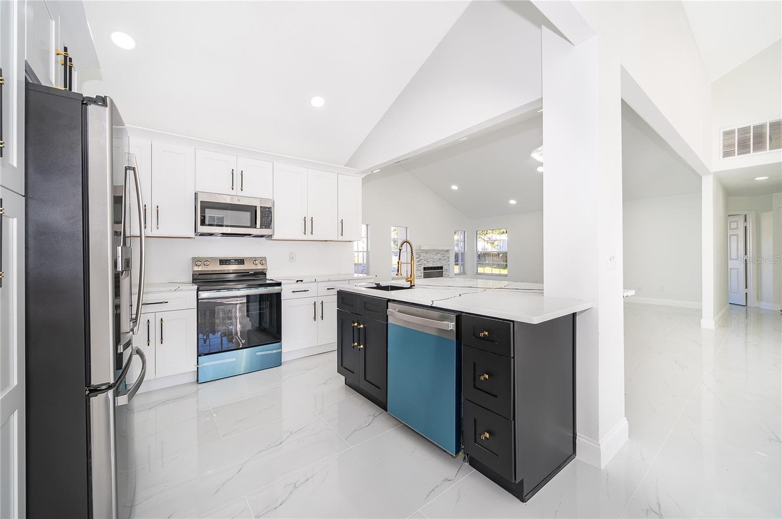 Single Family Residence at 1250 GLENMORE DR, APOPKA, photo 14 of 47