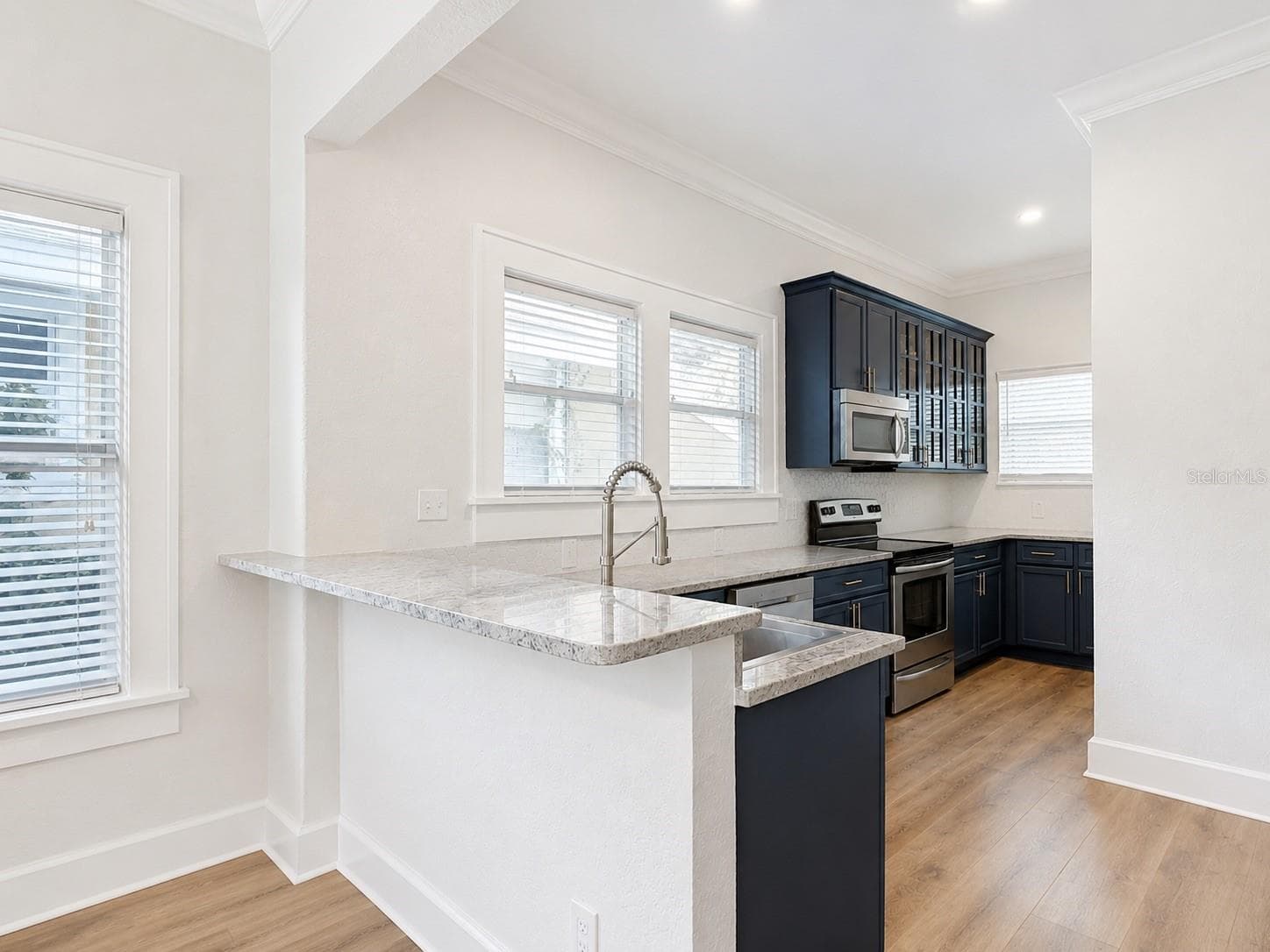 Counter Seating - 3506 N 12TH ST, TAMPA