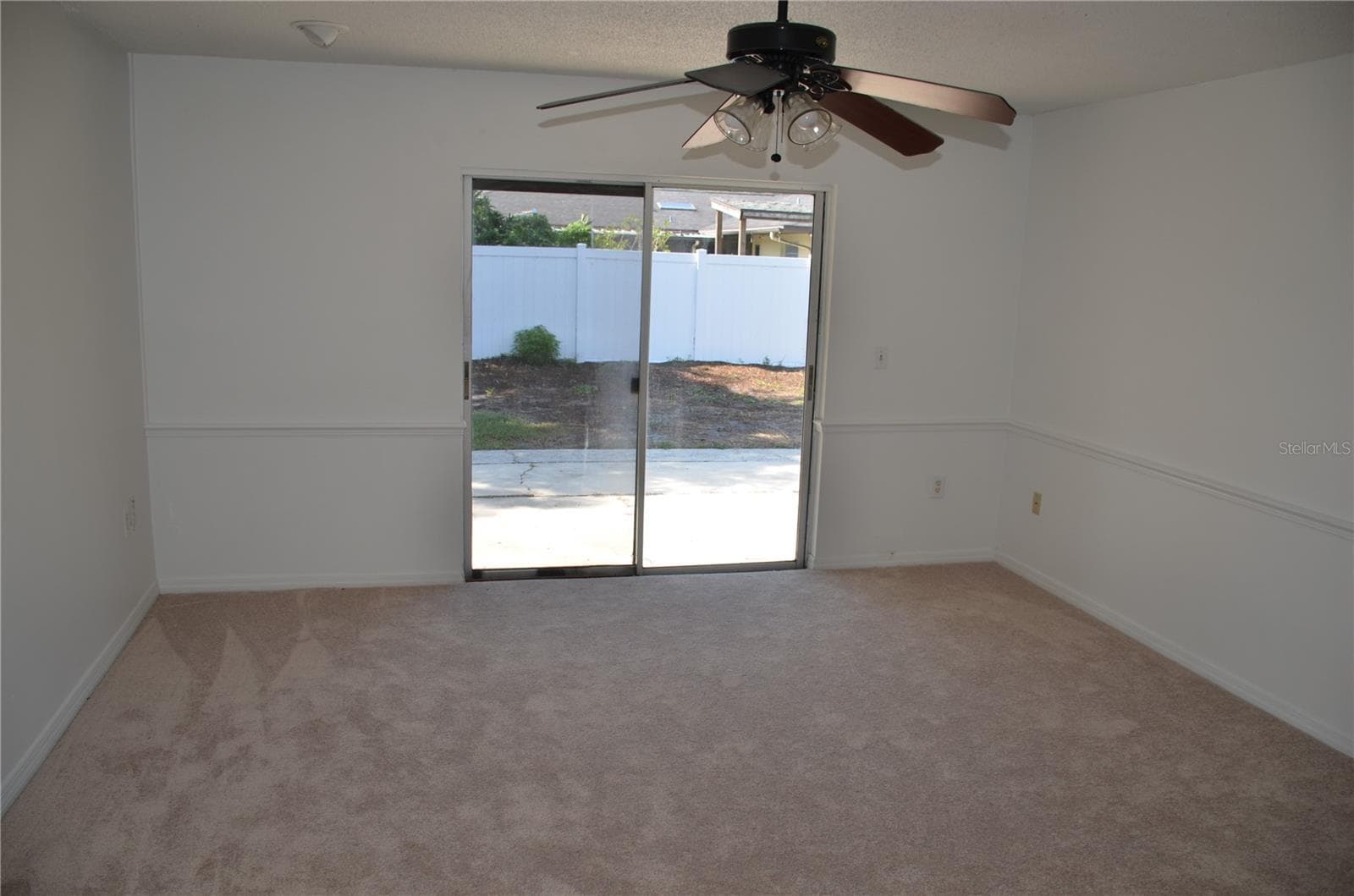 Family Room with fence in the Backyard - 5060 ANDREA BLVD, ORLANDO