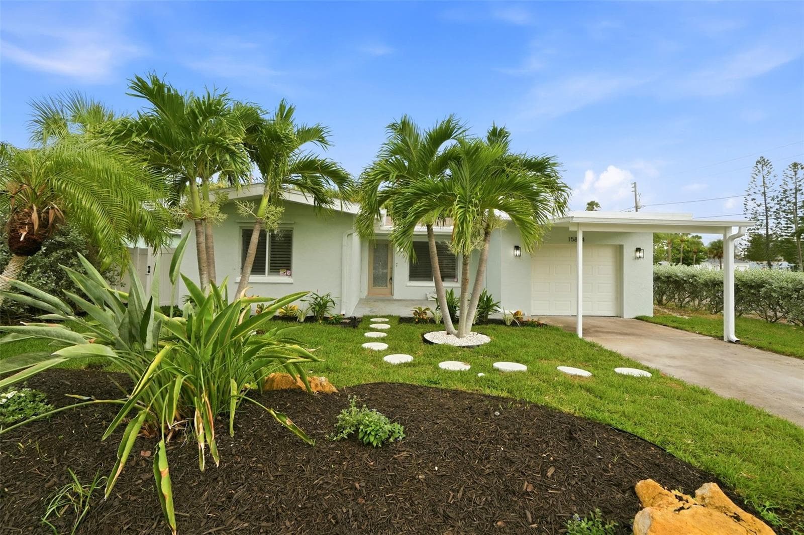 Front Yard - 15814 3RD ST E, REDINGTON BEACH