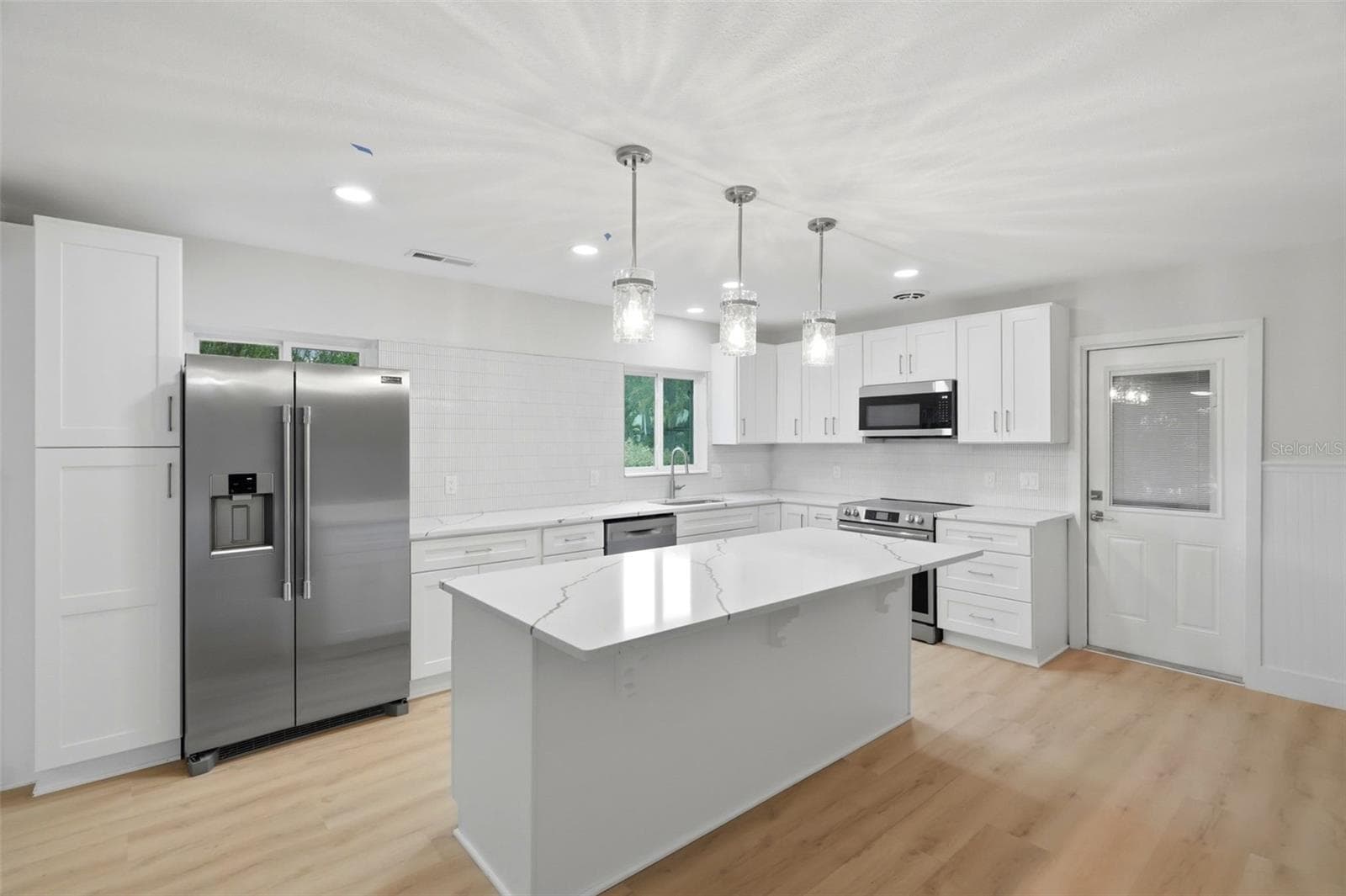 Kitchen - 15814 3RD ST E, REDINGTON BEACH