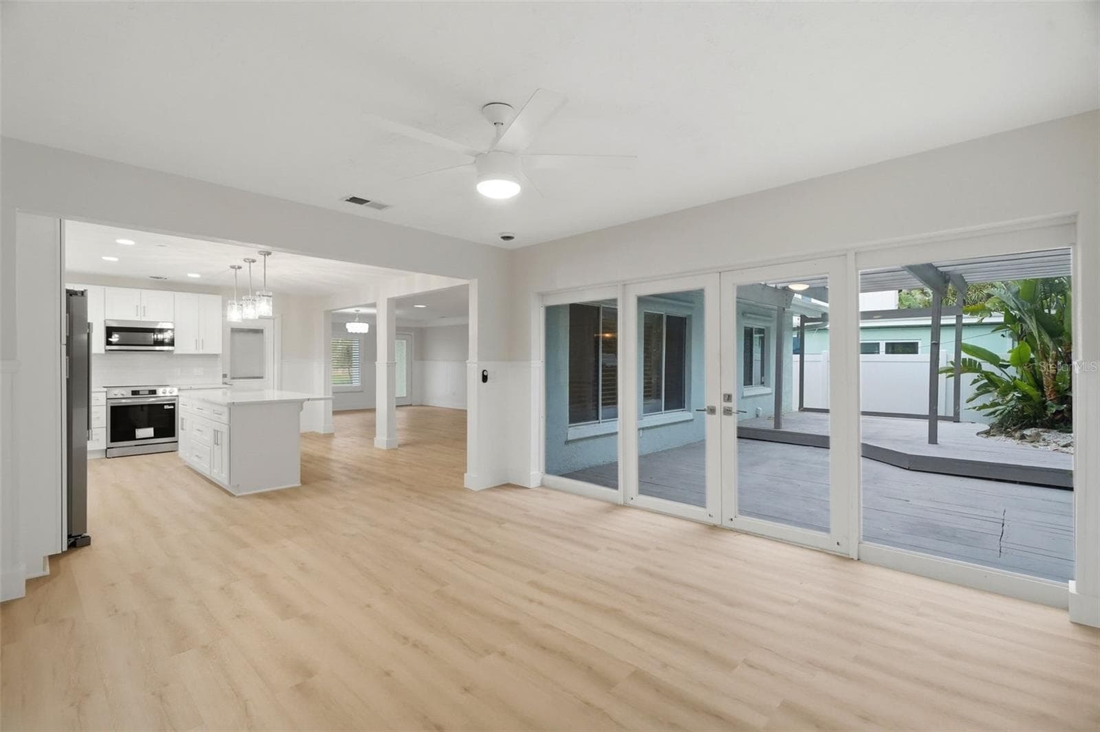 Sun Room - 15814 3RD ST E, REDINGTON BEACH