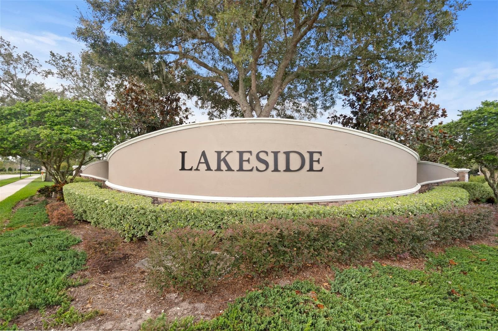 Lakeside Community Entrance – Welcoming entrance monument to the Lakeside community. - 13728 REINDEER CIR, HUDSON