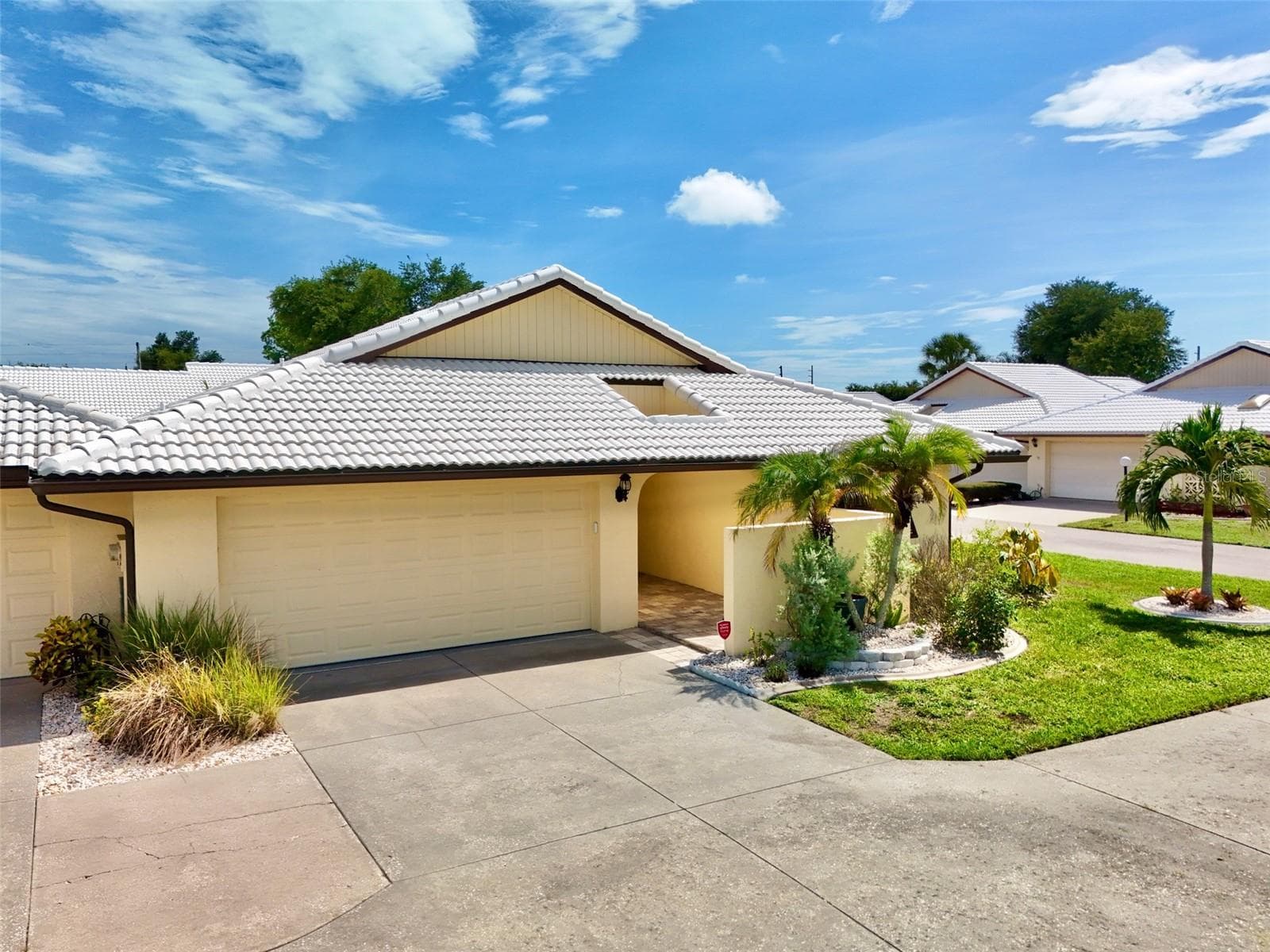 OH Front - 44 SANDSTONE CIR, VENICE