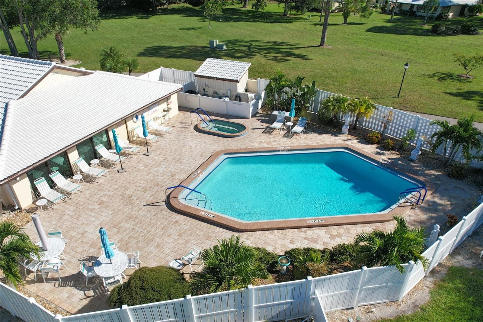 Pool - 44 SANDSTONE CIR, VENICE