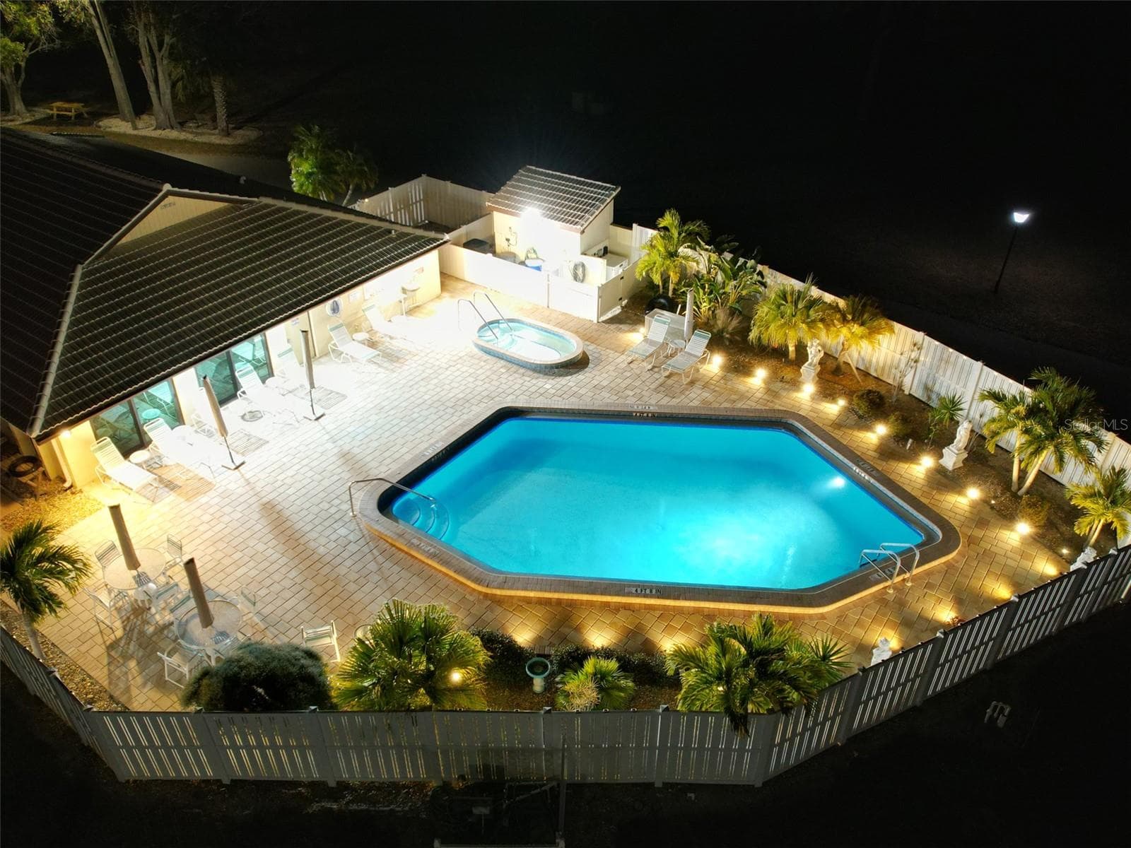 Night Swimming - 44 SANDSTONE CIR, VENICE