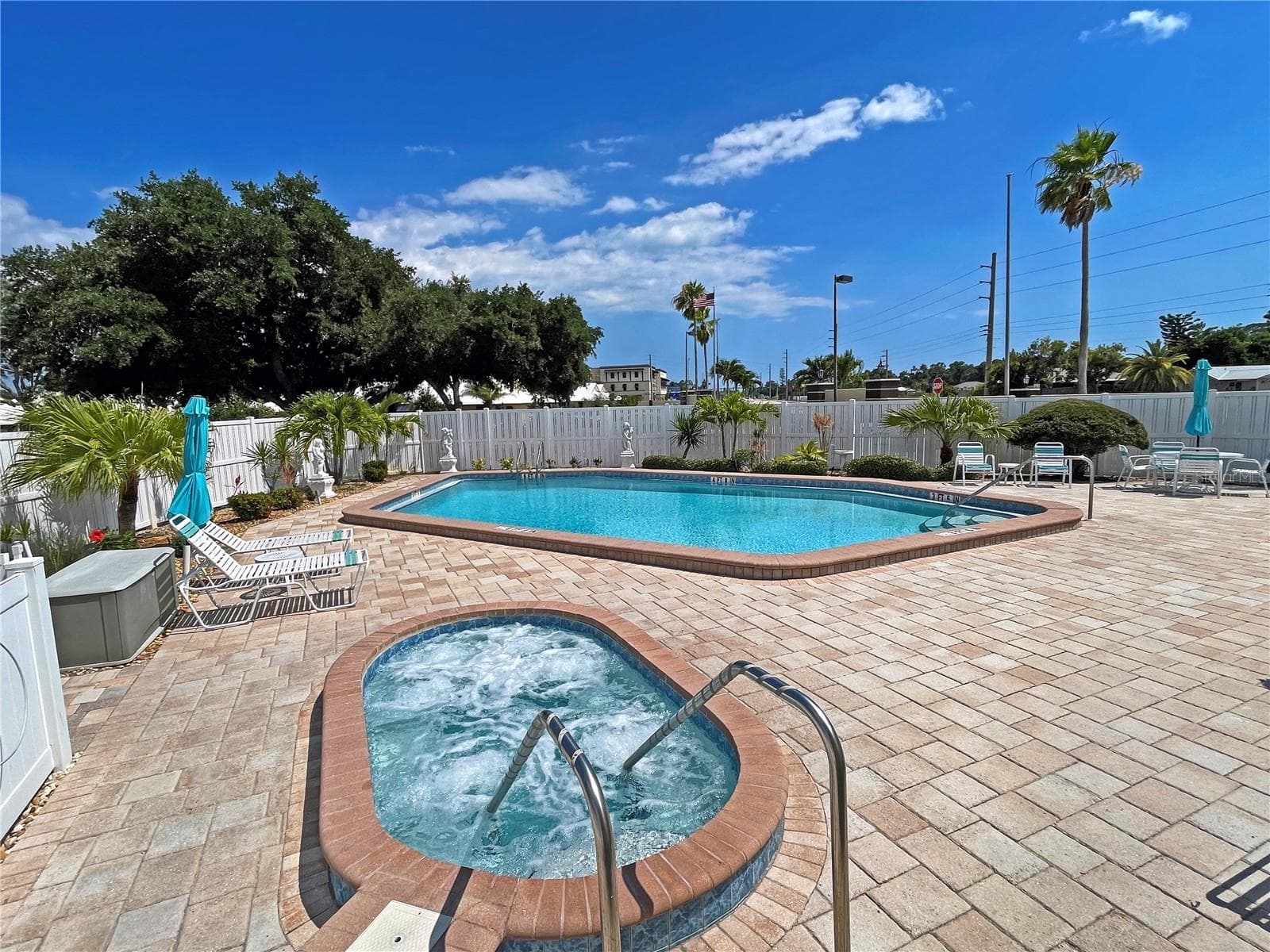 Spa - 44 SANDSTONE CIR, VENICE