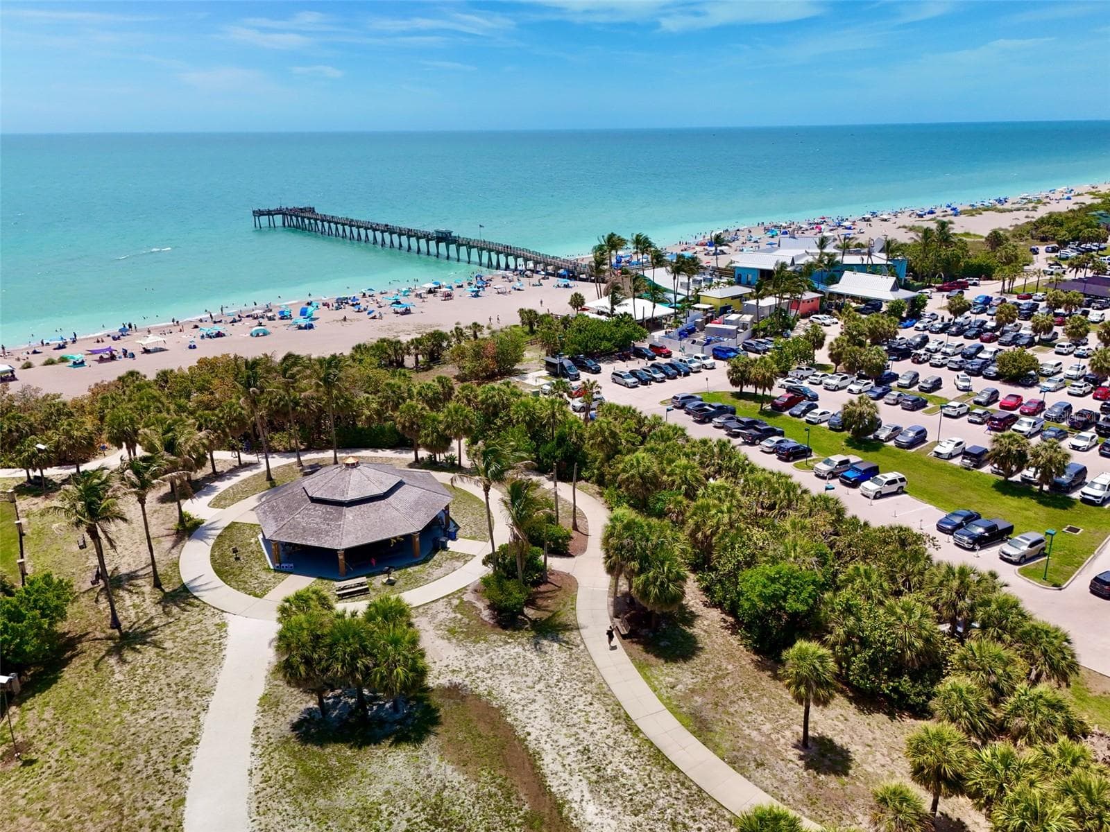Sharky's, Park, and Venice Fishing Pier - 44 SANDSTONE CIR, VENICE