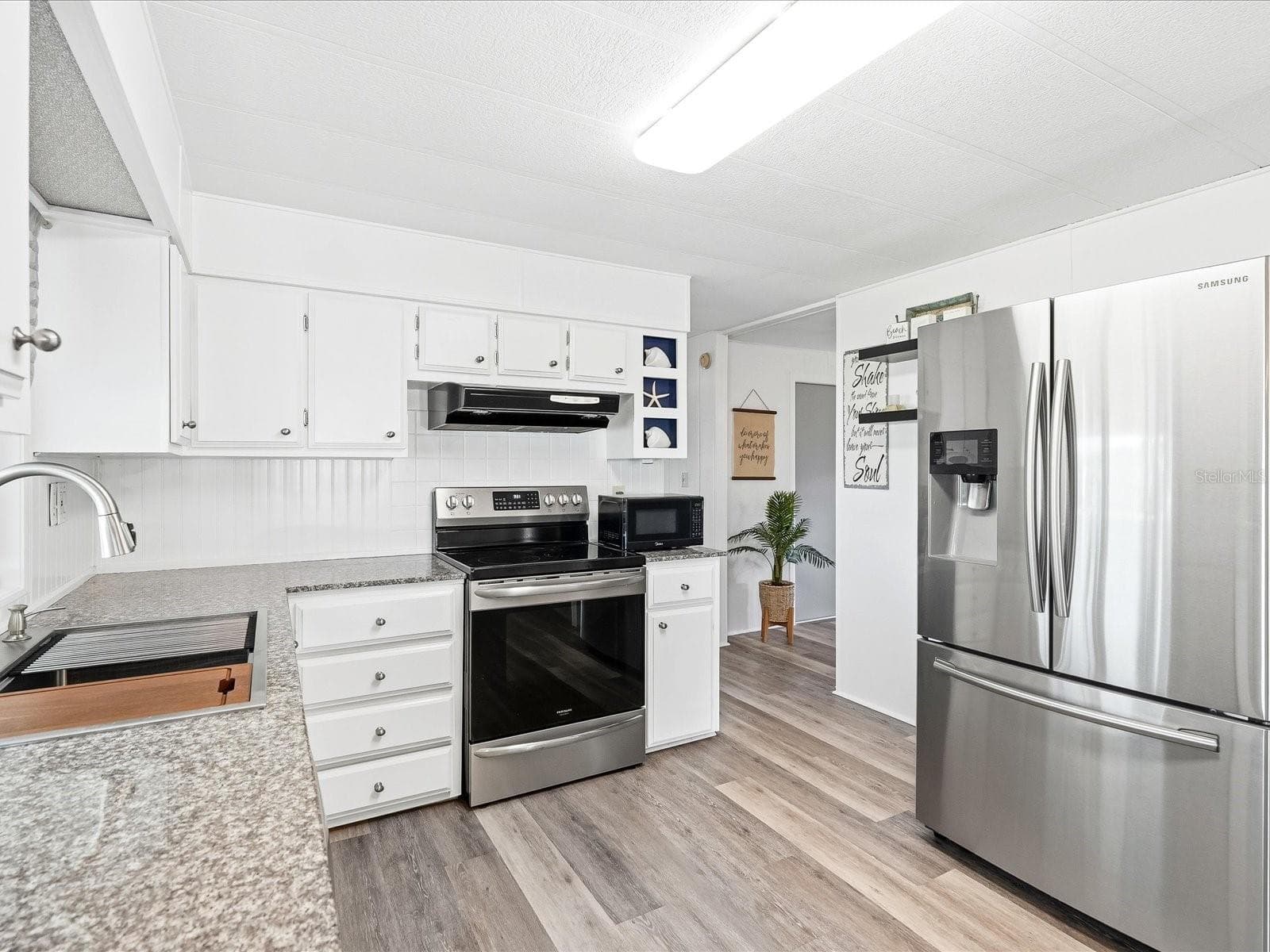 Kitchen - 6324 SPARROW LN, ENGLEWOOD
