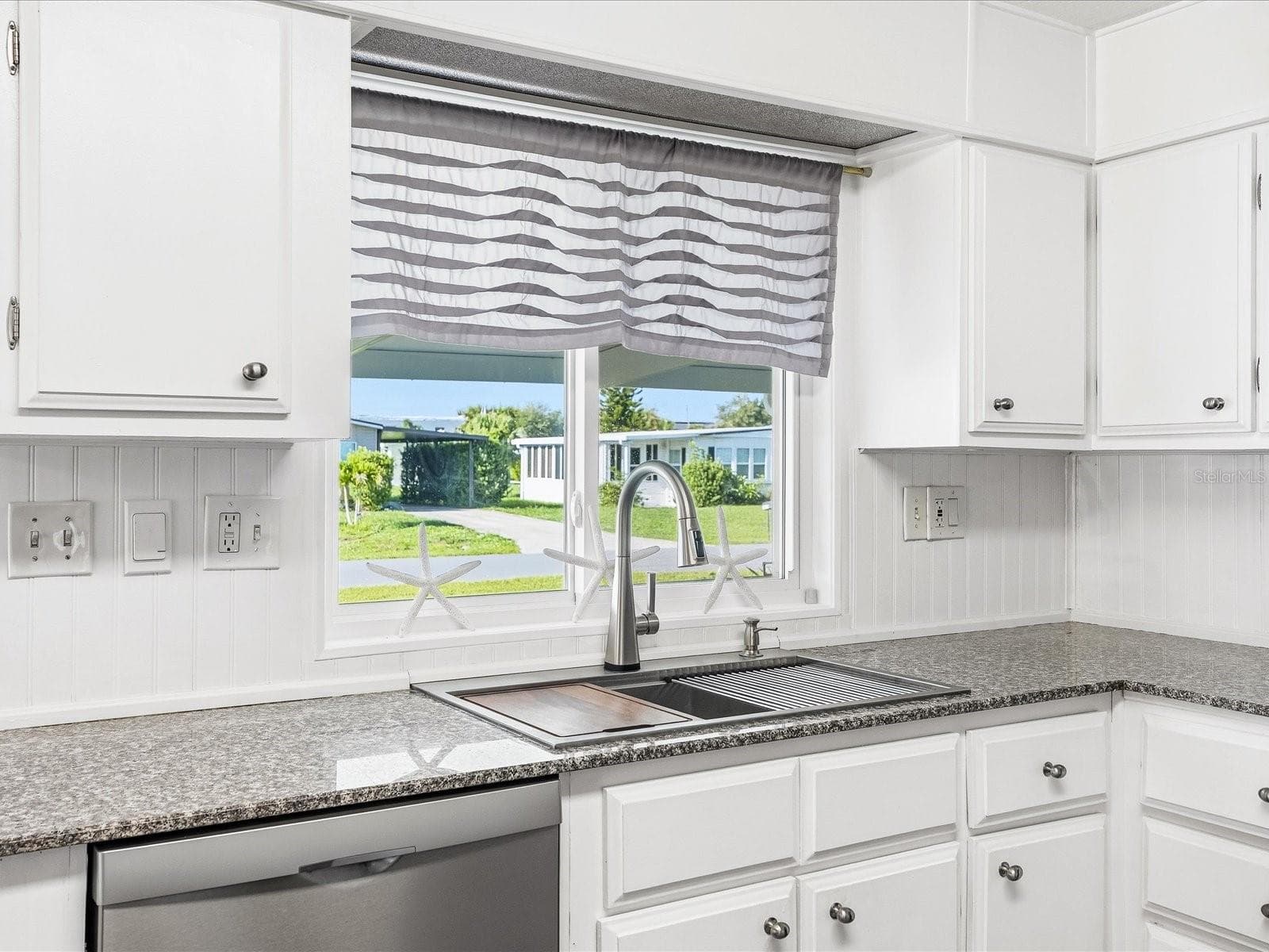 Kitchen - 6324 SPARROW LN, ENGLEWOOD