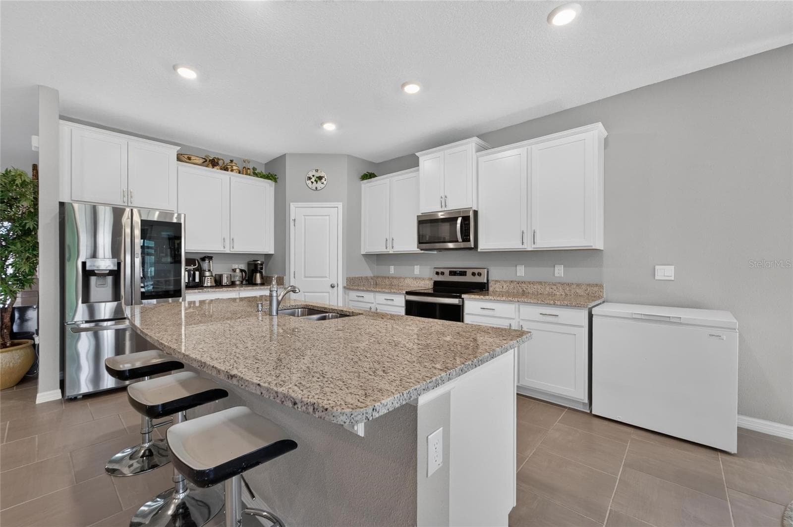 Single Family Residence at 10675 TALLY FAWN LOOP, SAN ANTONIO, photo 19 of 95