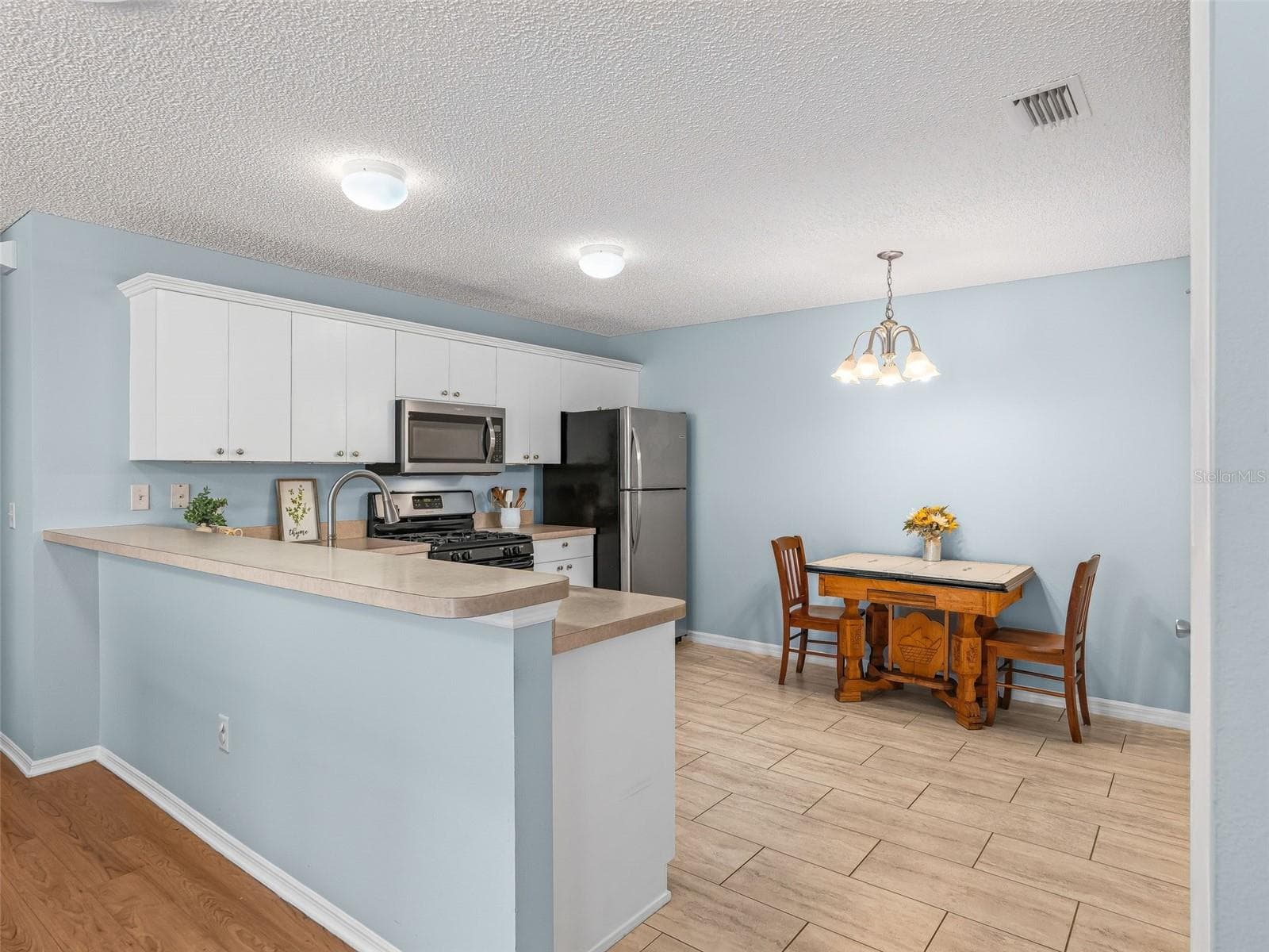 Villa at 973 YORK TER, THE VILLAGES, photo 19 of 44
